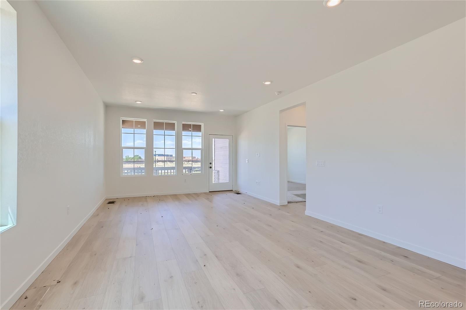 MLS Image #3 for 5165 n quemoy street,aurora, Colorado
