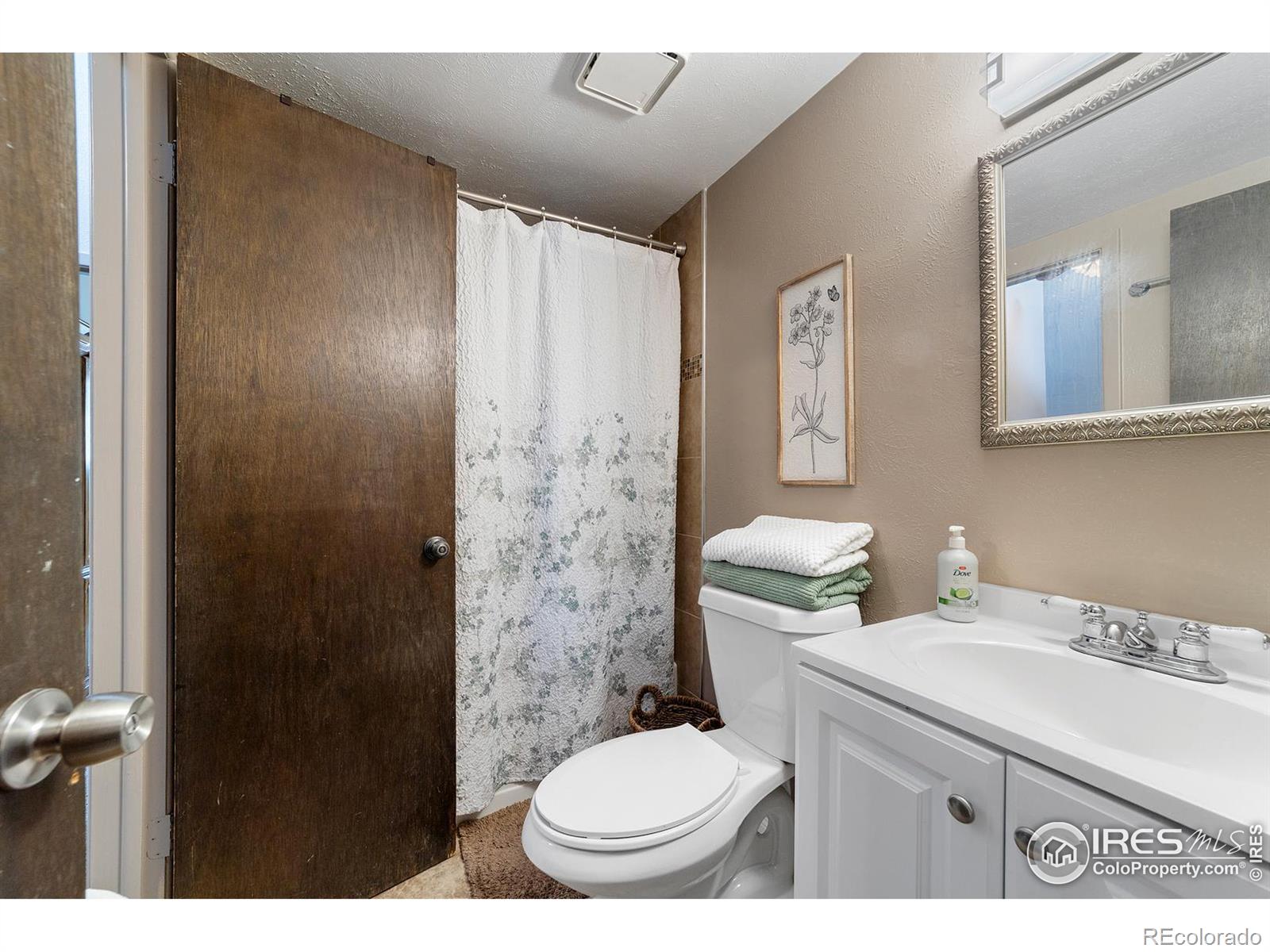 MLS Image #13 for 4227 e maplewood way,centennial, Colorado