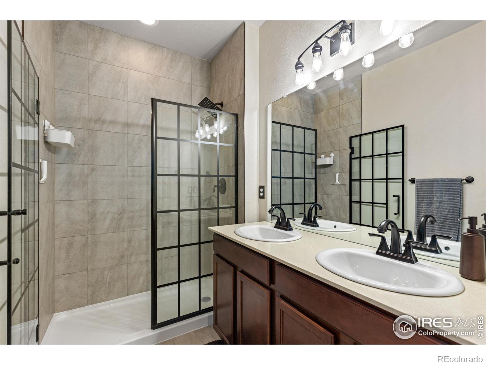 MLS Image #18 for 215 s robertsdale street,aurora, Colorado