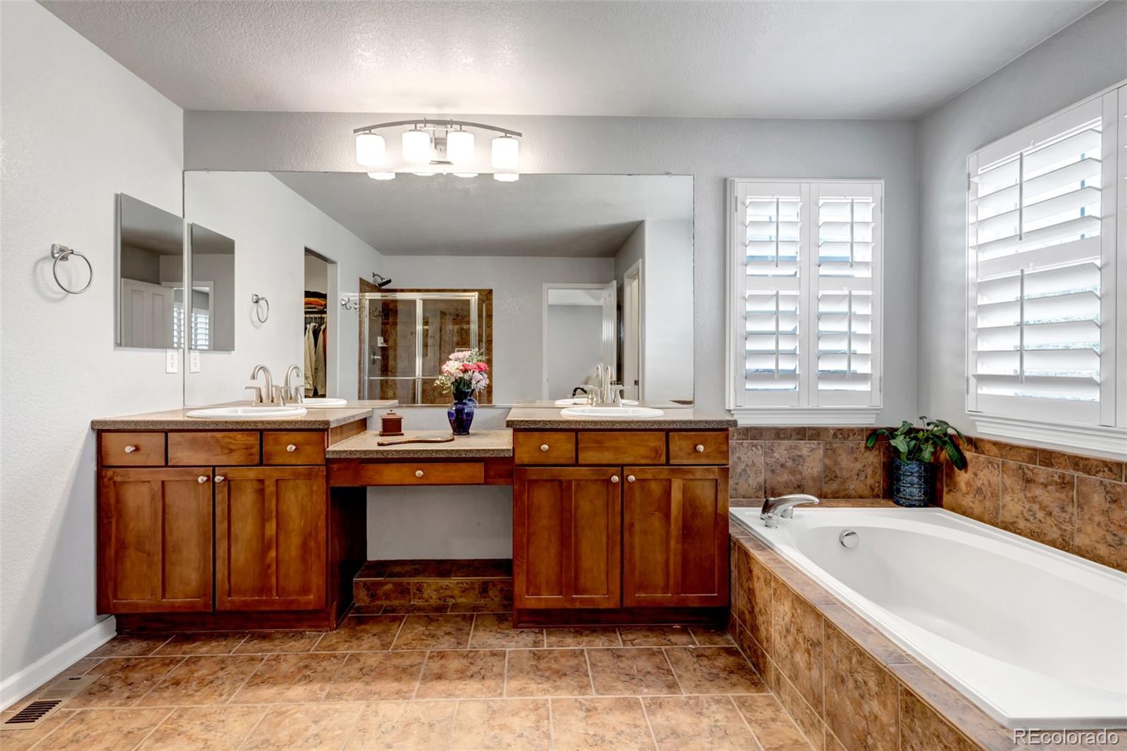 MLS Image #19 for 24522 e ontario drive,aurora, Colorado