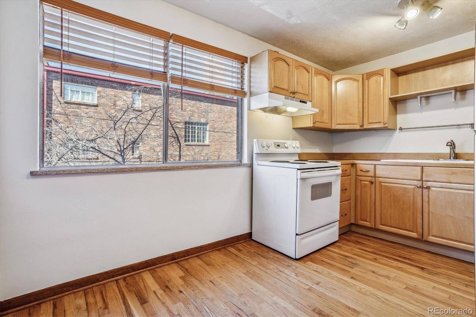 MLS Image #4 for 1063 n clarkson street 11,denver, Colorado