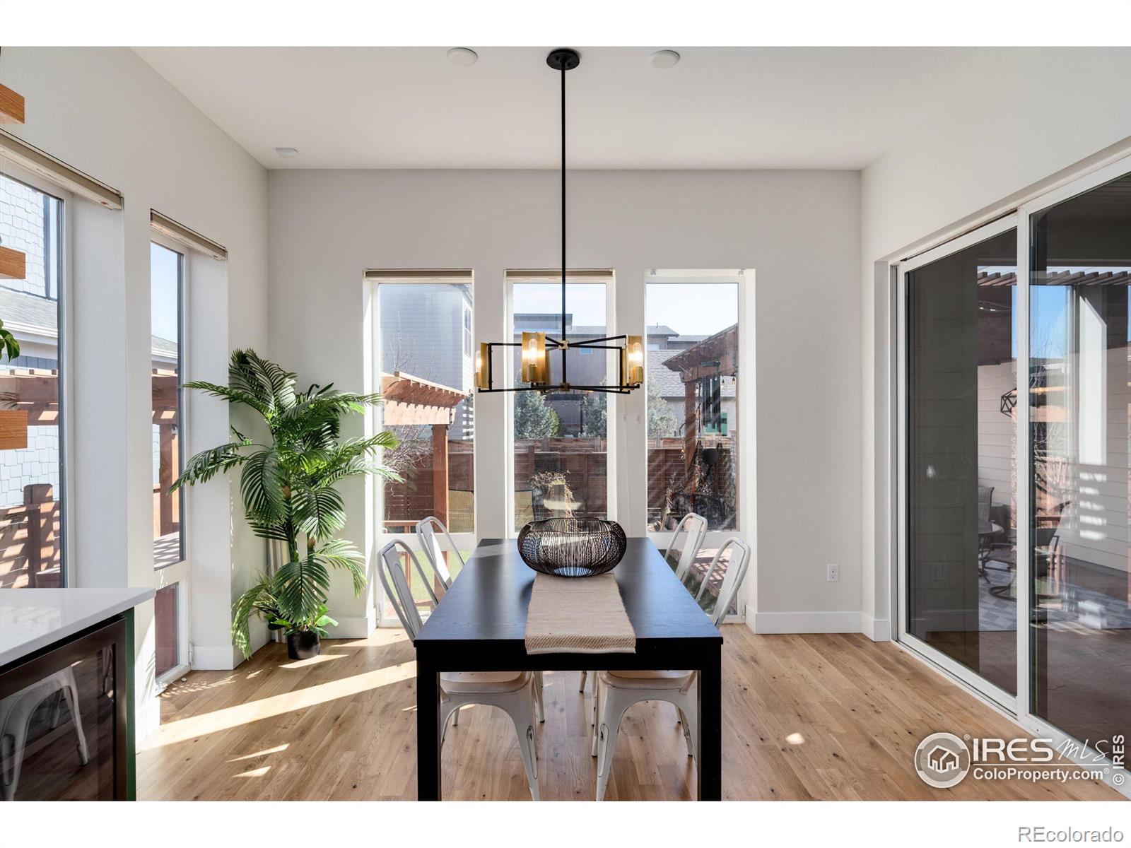 MLS Image #12 for 7966 e 50th avenue,denver, Colorado