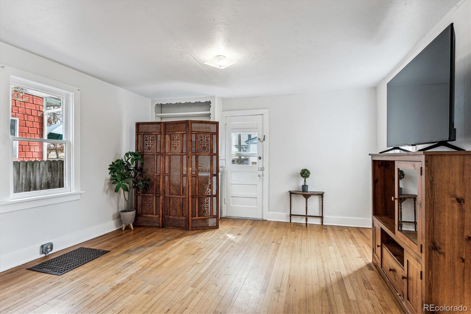 MLS Image #9 for 476 s pearl street,denver, Colorado