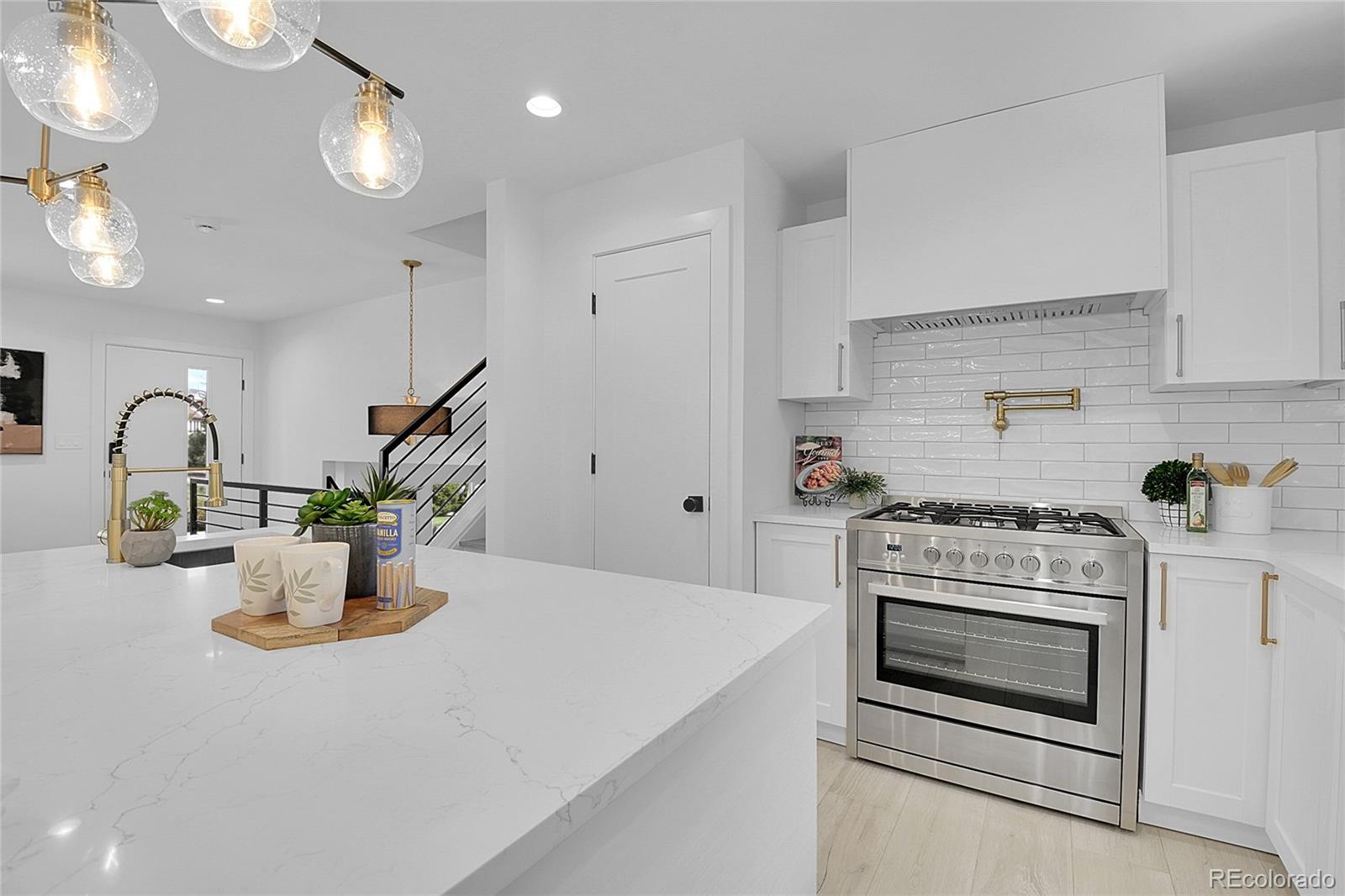 MLS Image #8 for 1217 s quince way,denver, Colorado