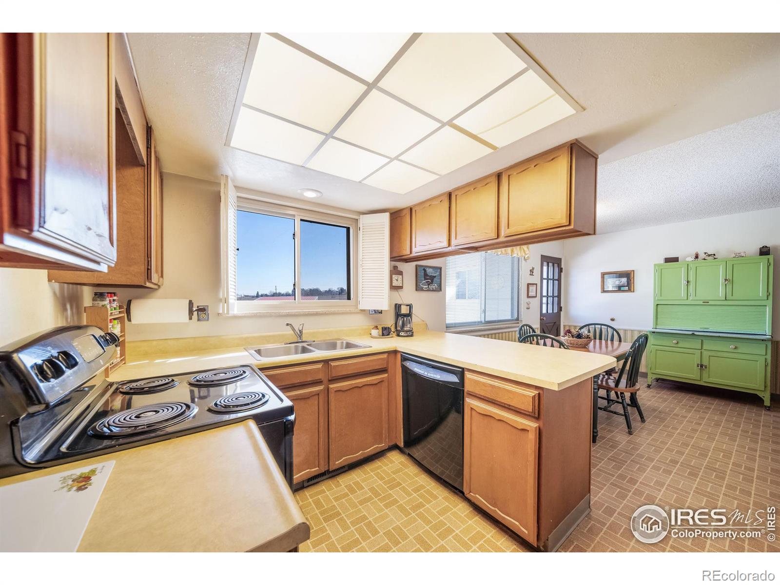 MLS Image #5 for 10231  arapahoe road,lafayette, Colorado