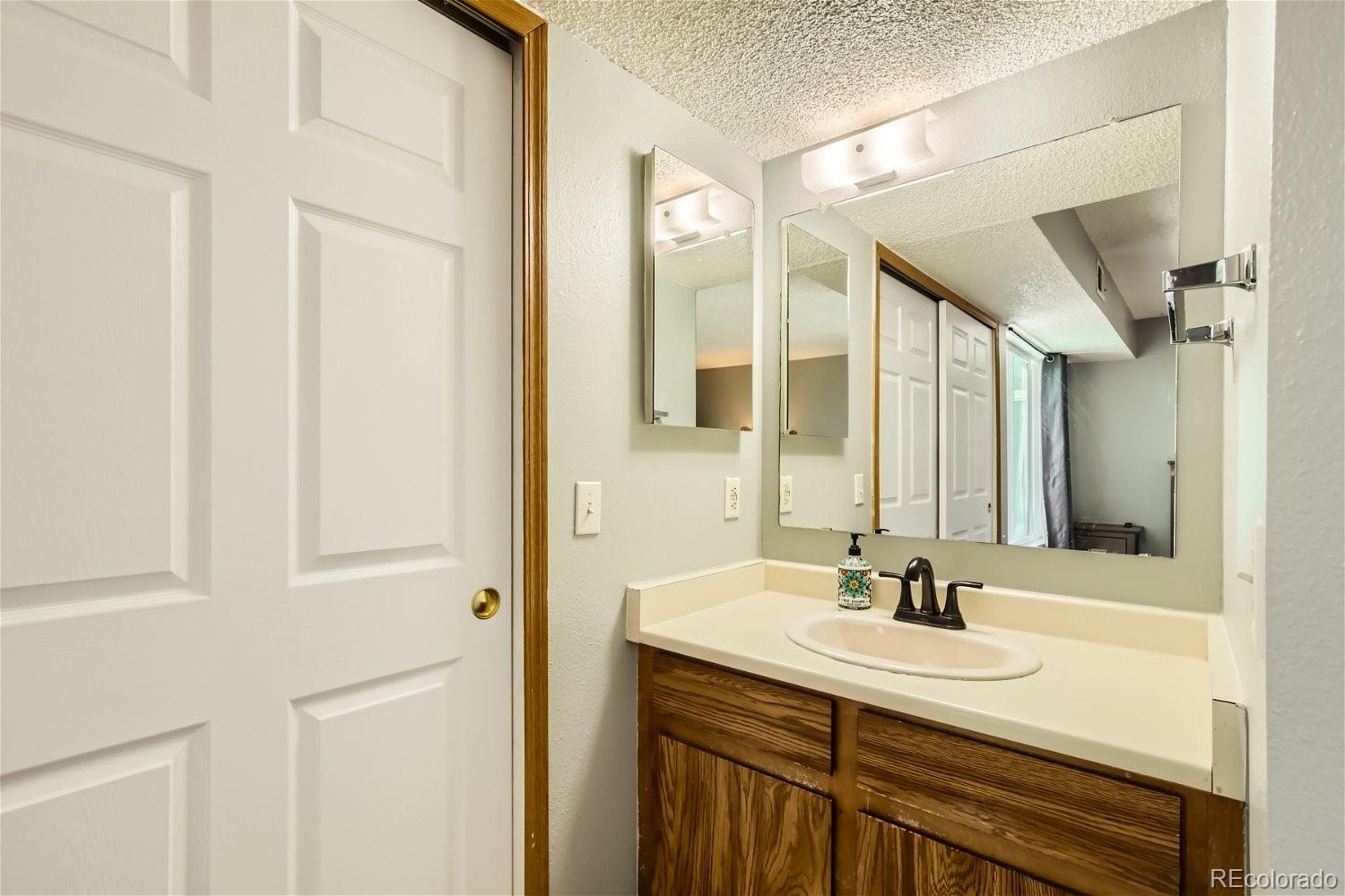 MLS Image #10 for 5250 s huron way,littleton, Colorado