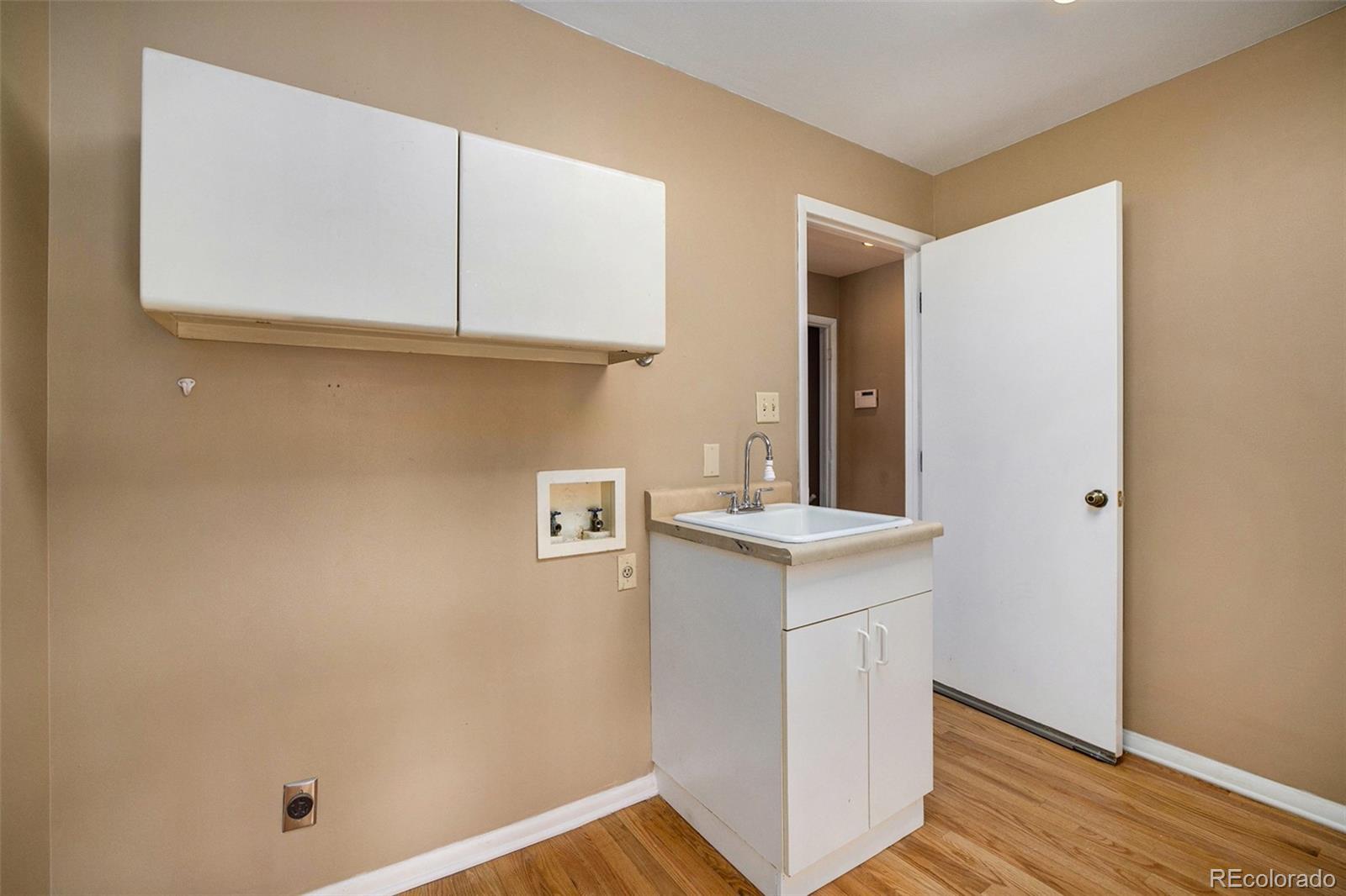 MLS Image #15 for 5591 e lehigh avenue,denver, Colorado