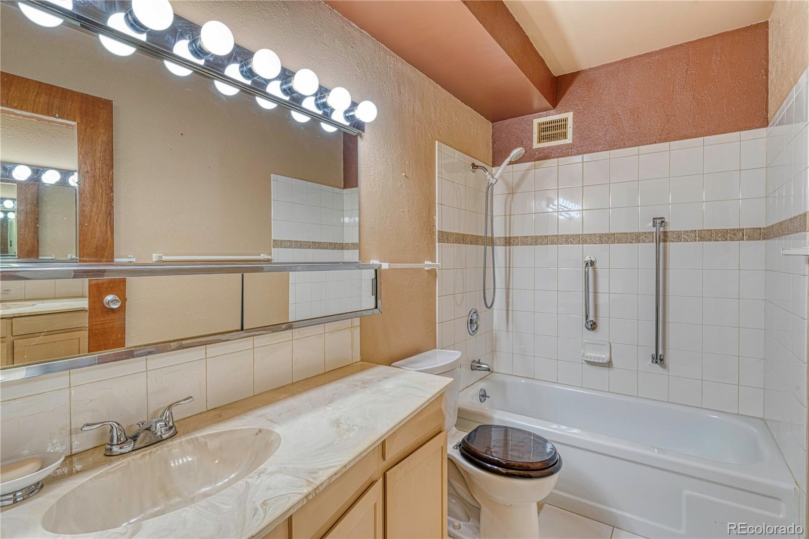 MLS Image #19 for 715 s alton way 5a,denver, Colorado