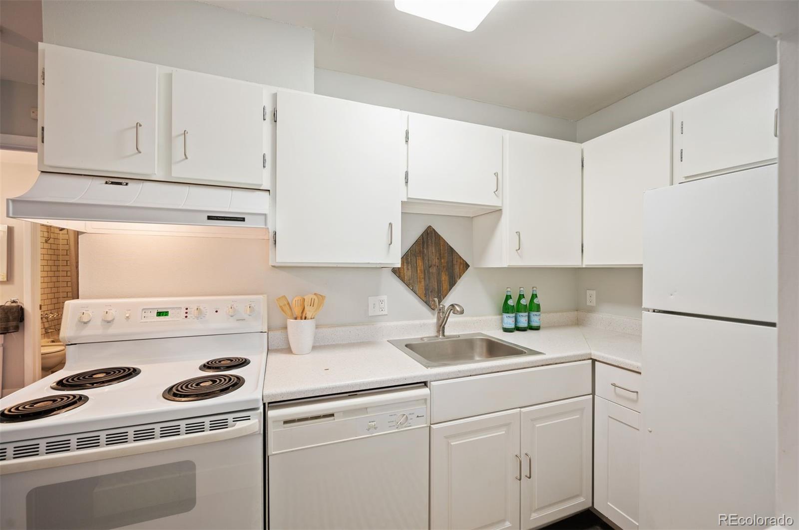 MLS Image #12 for 2225 s jasmine street,denver, Colorado