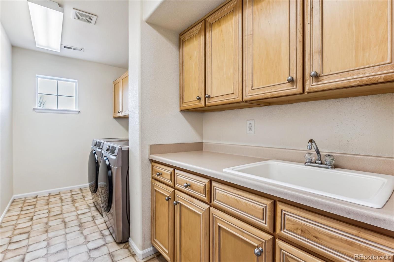 MLS Image #20 for 21283 e 50th place,denver, Colorado