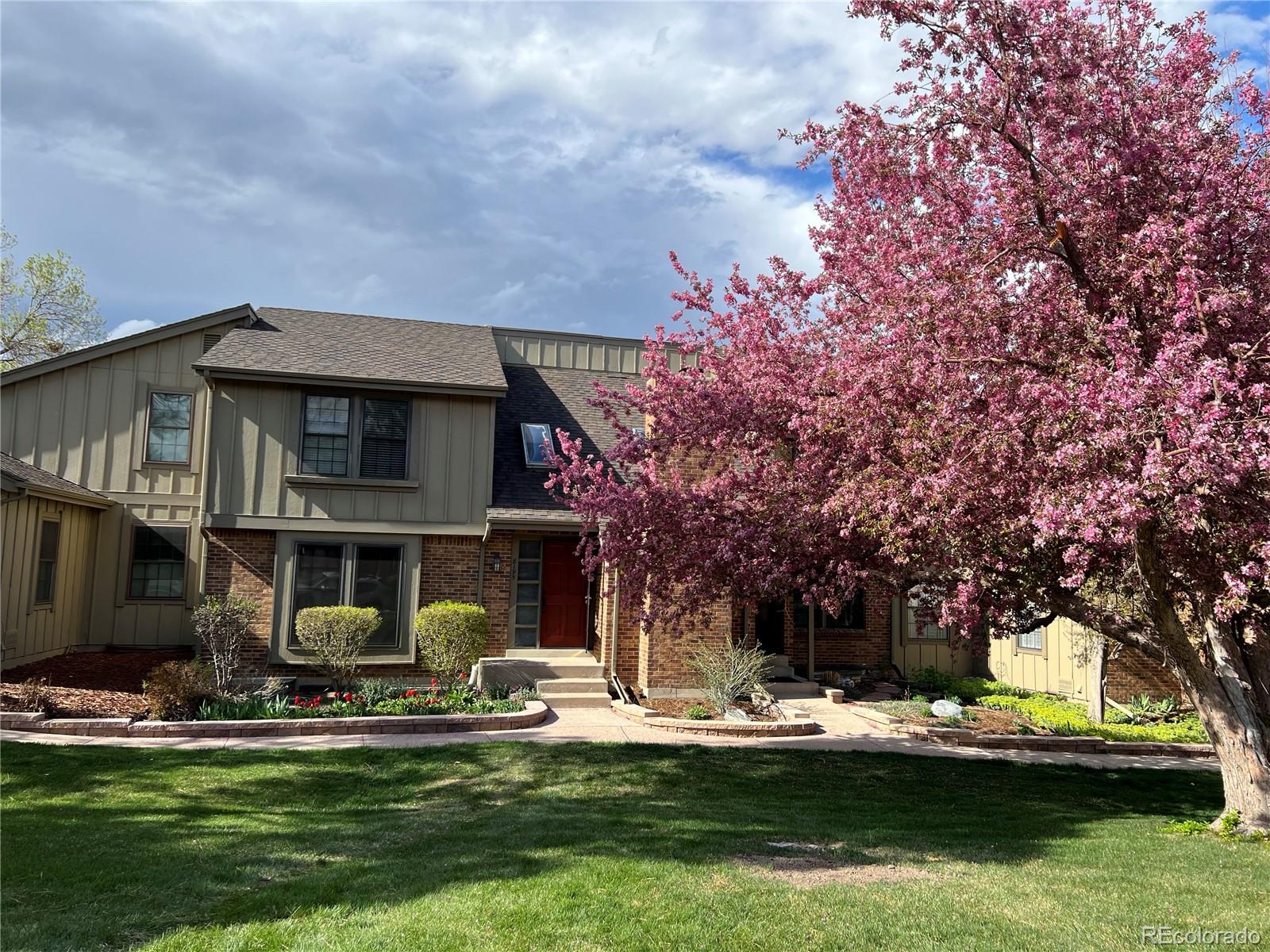 CMA Image for 8195 E Phillips Circle,Centennial, Colorado