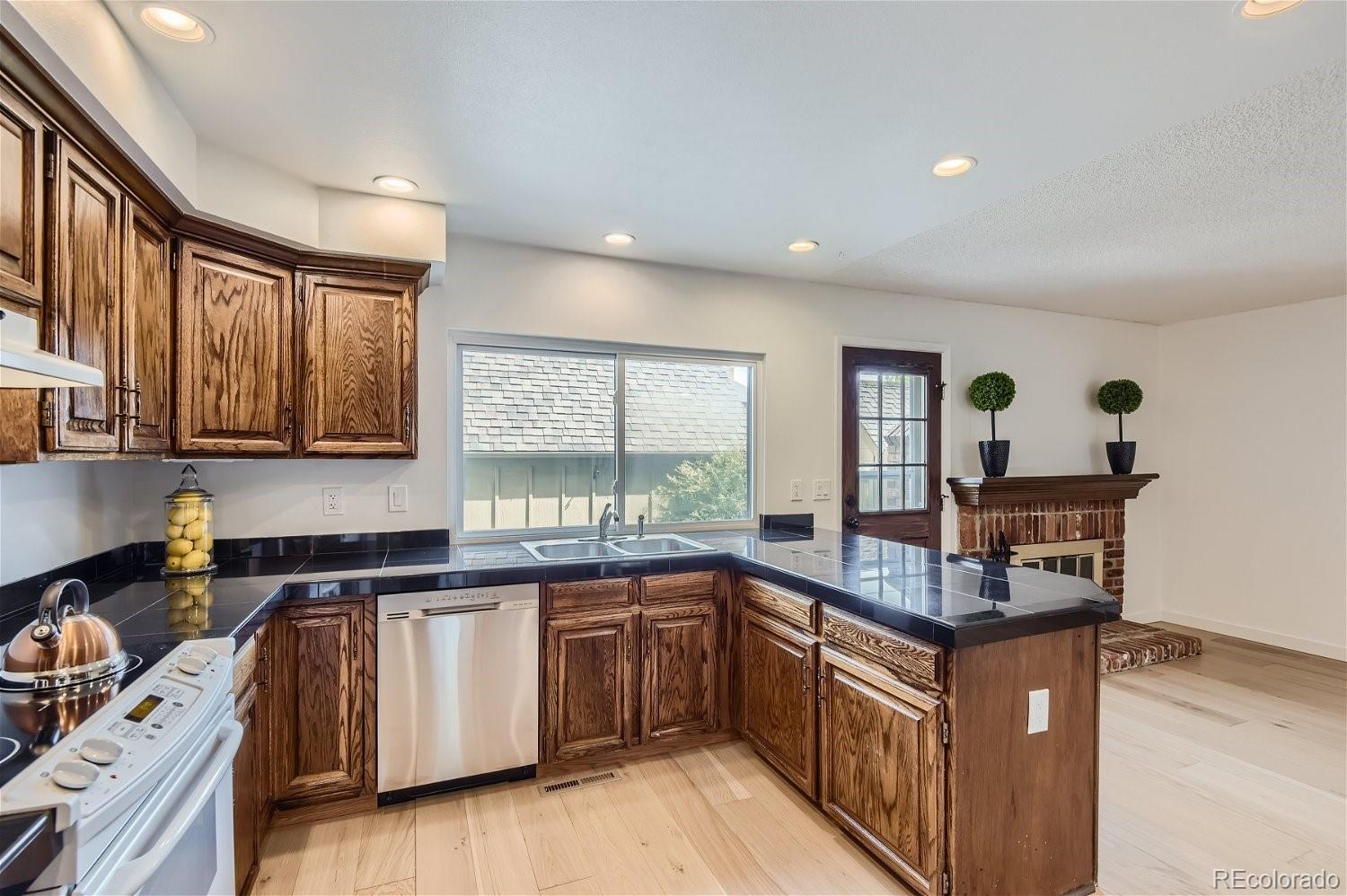 MLS Image #10 for 8195 e phillips circle,centennial, Colorado