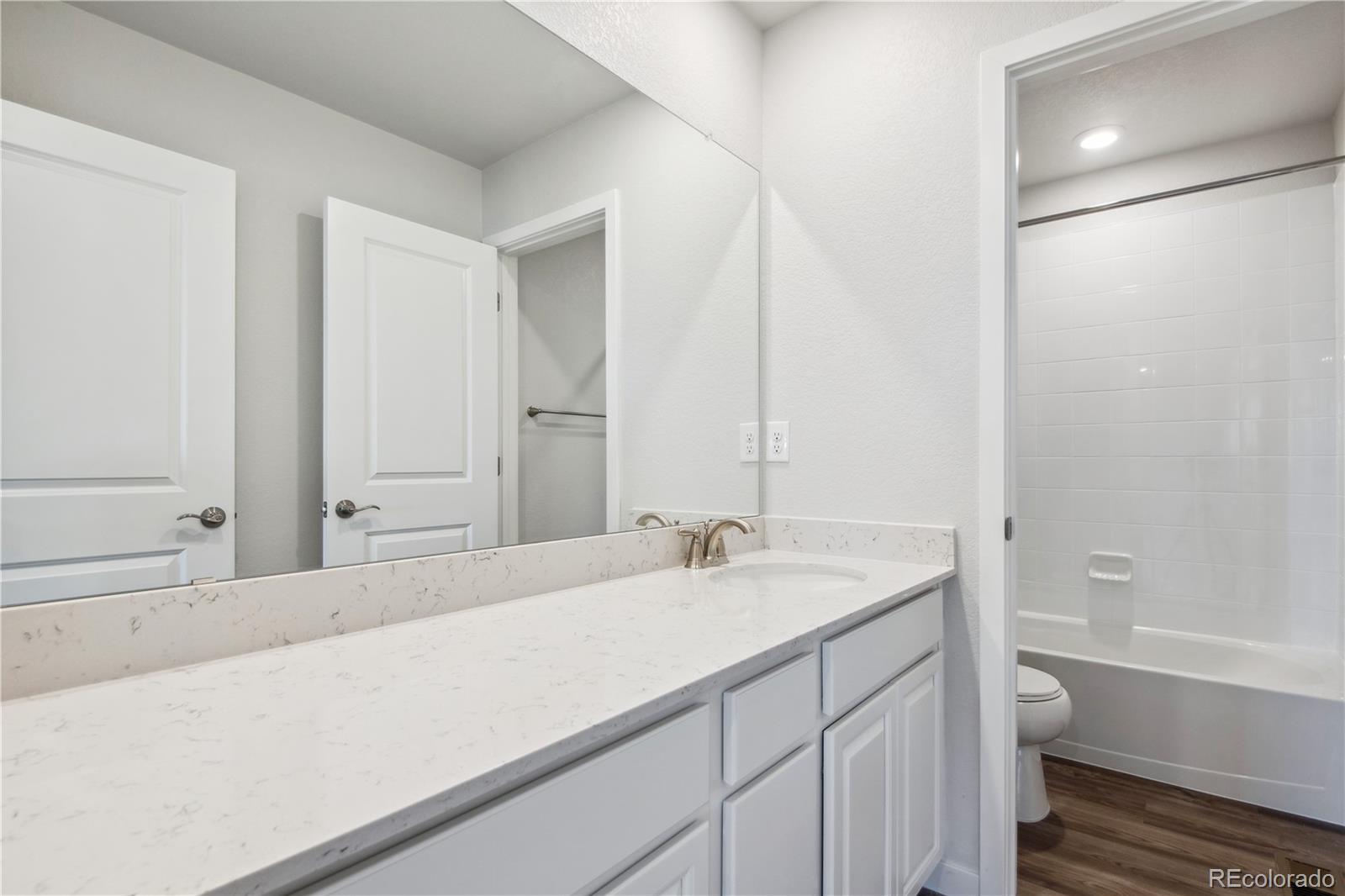 MLS Image #15 for 3352 n highlands creek parkway,aurora, Colorado