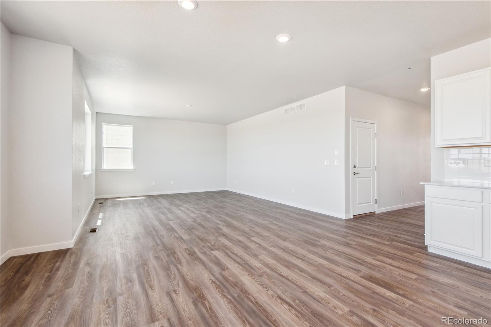 MLS Image #5 for 3352 n highlands creek parkway,aurora, Colorado