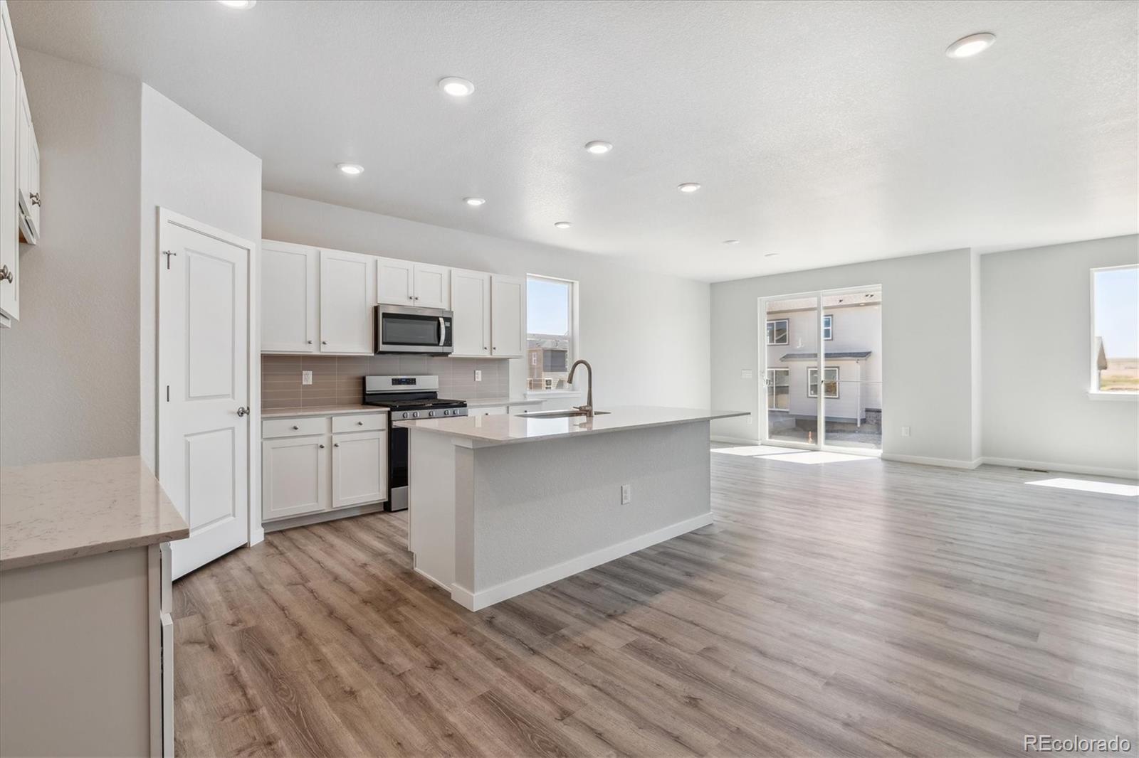 MLS Image #10 for 3462 n highlands creek parkway,aurora, Colorado