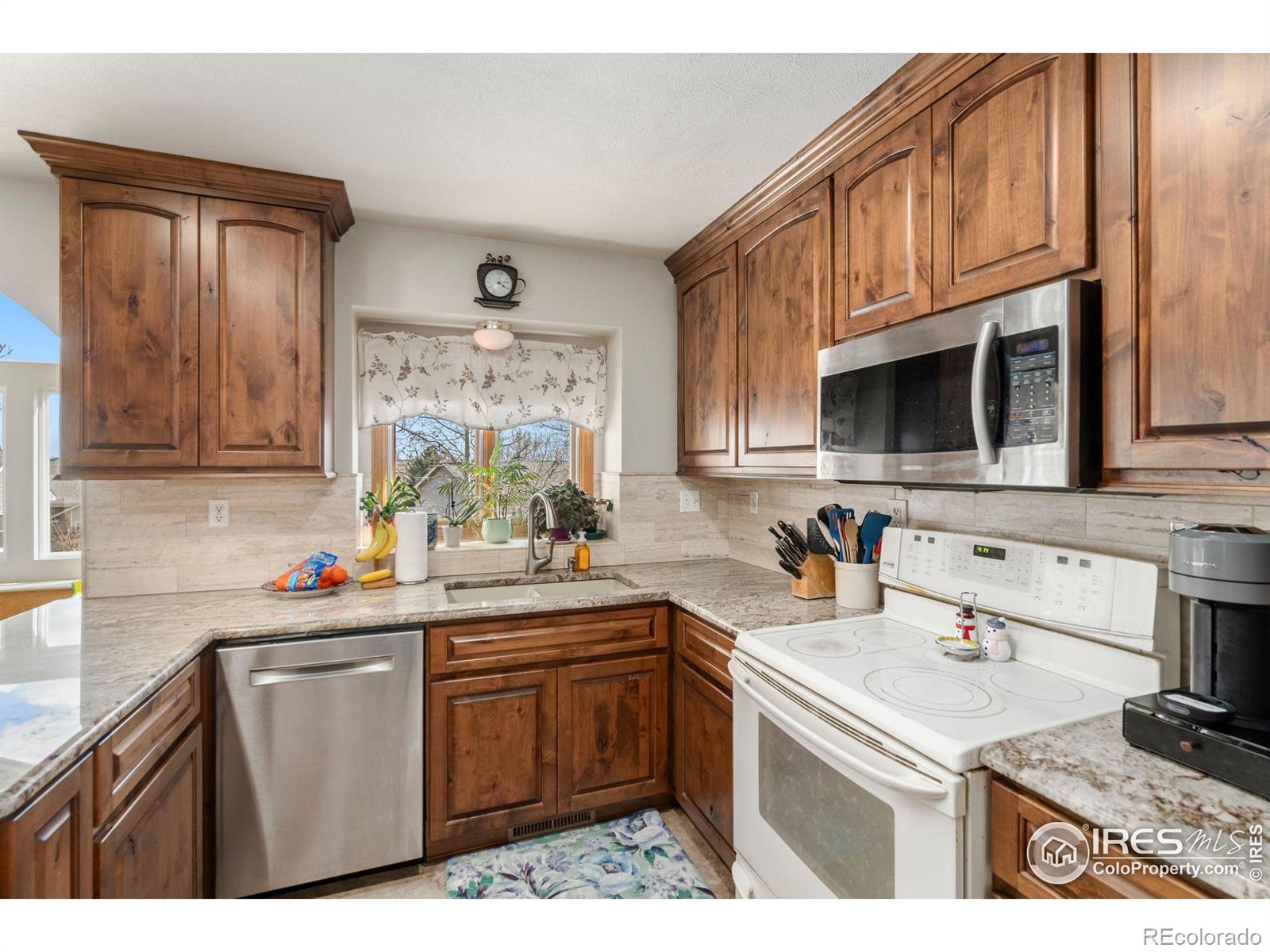 MLS Image #11 for 821  longview avenue,berthoud, Colorado