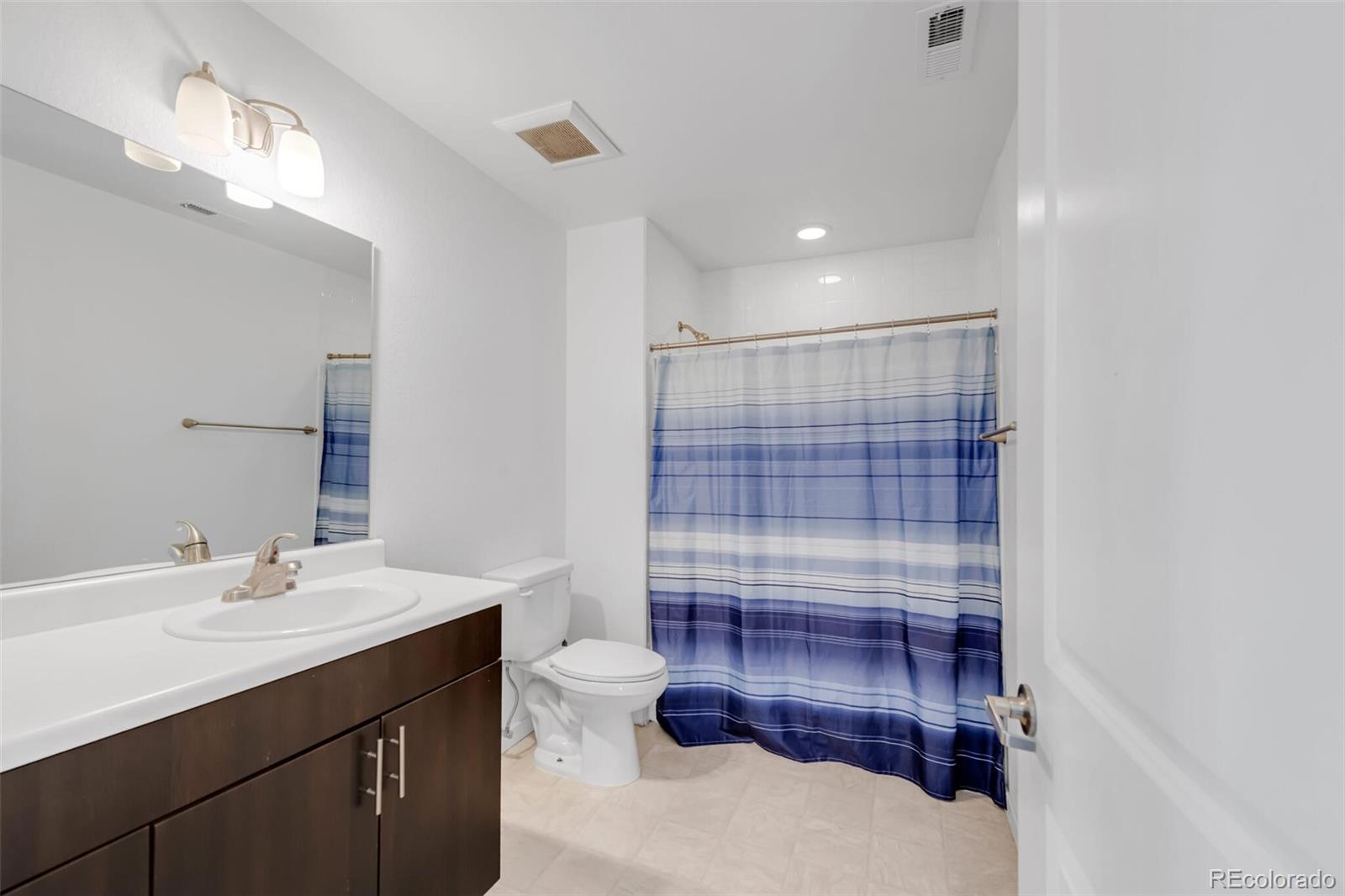 MLS Image #16 for 2257 n central park boulevard,denver, Colorado