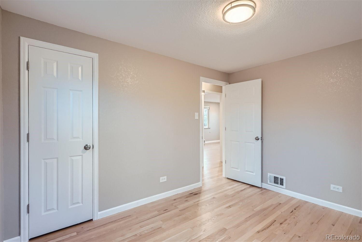 MLS Image #12 for 1375 s dale court,denver, Colorado