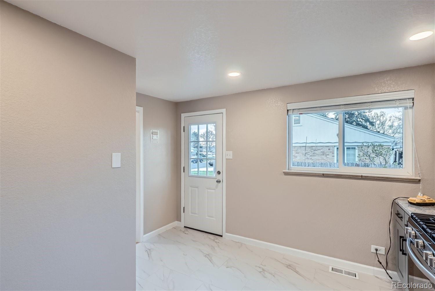 MLS Image #7 for 1375 s dale court,denver, Colorado