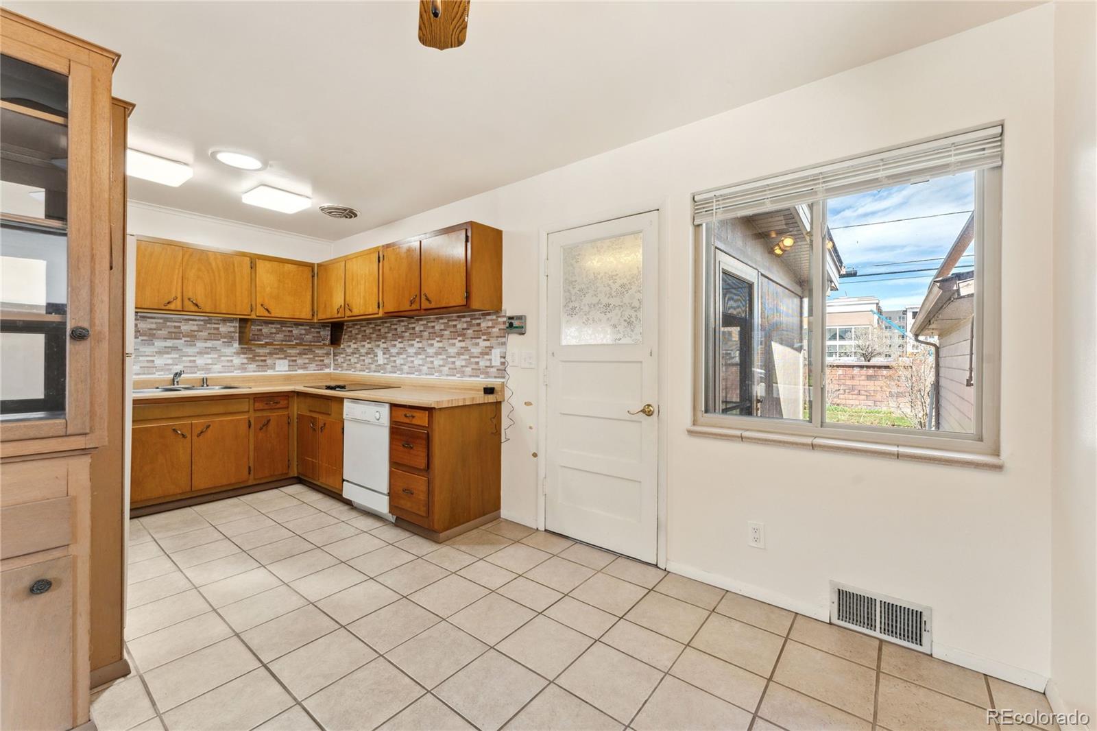 MLS Image #11 for 9807 w 57th place,arvada, Colorado