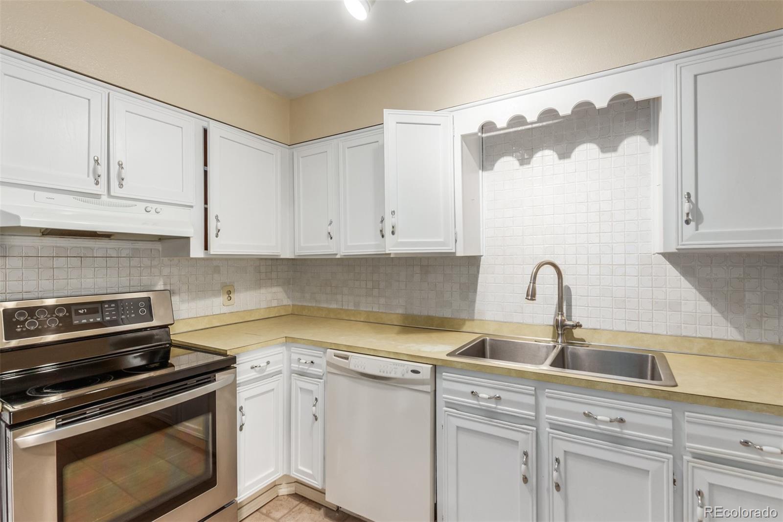 MLS Image #11 for 5518  granby street,denver, Colorado