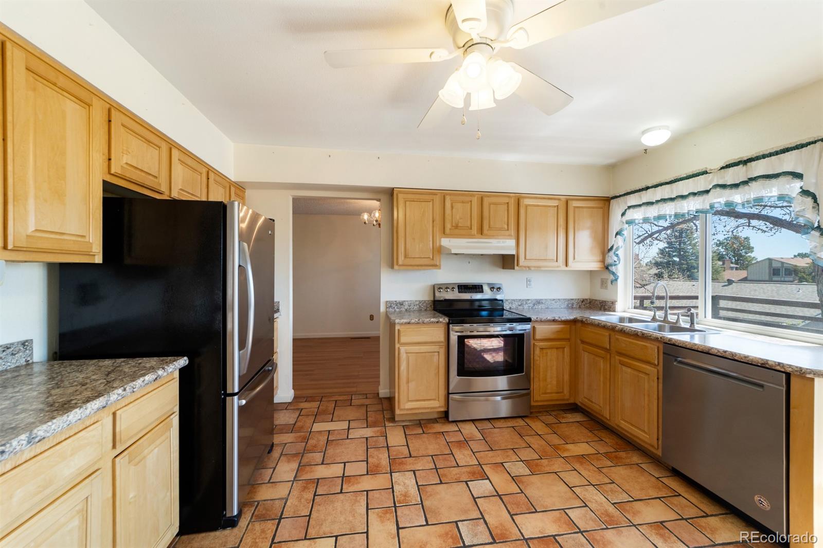 MLS Image #8 for 660 e cheyenne mountain boulevard,colorado springs, Colorado