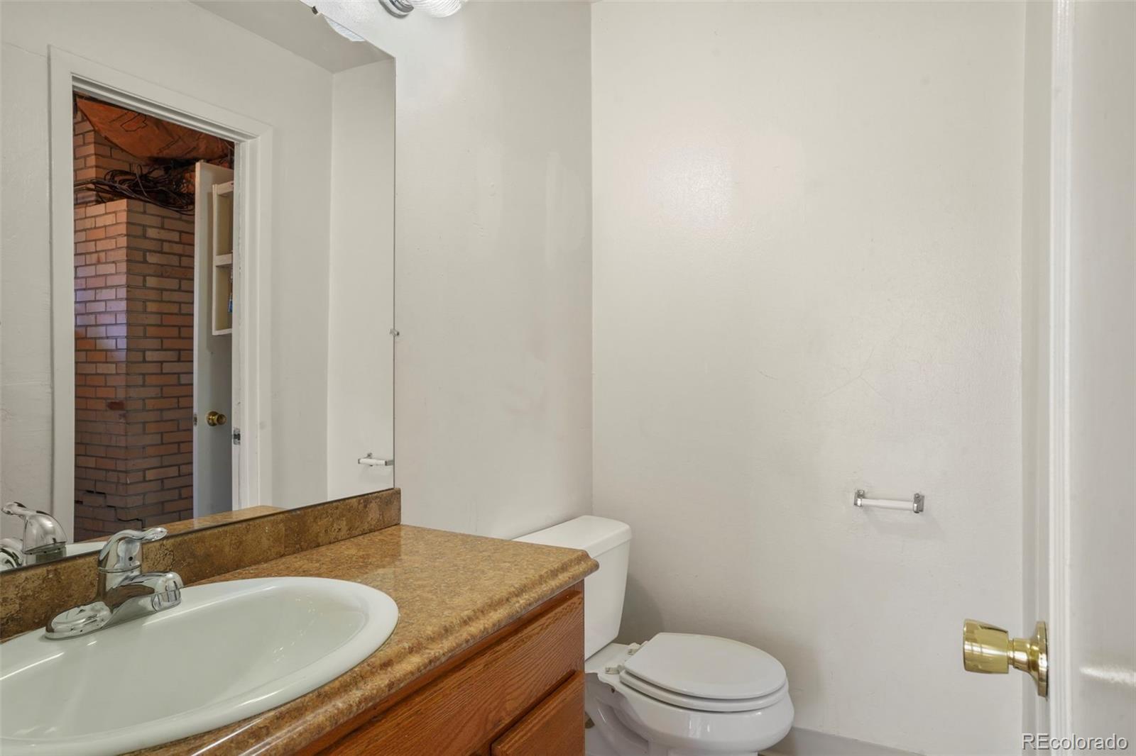 MLS Image #13 for 211  newport street,denver, Colorado