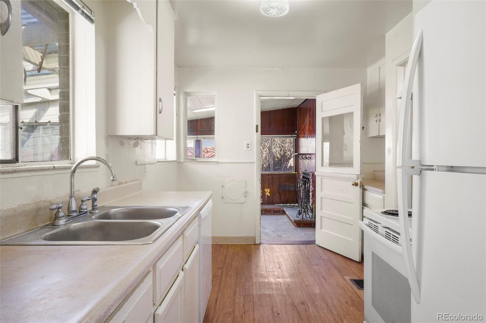 MLS Image #8 for 211  newport street,denver, Colorado