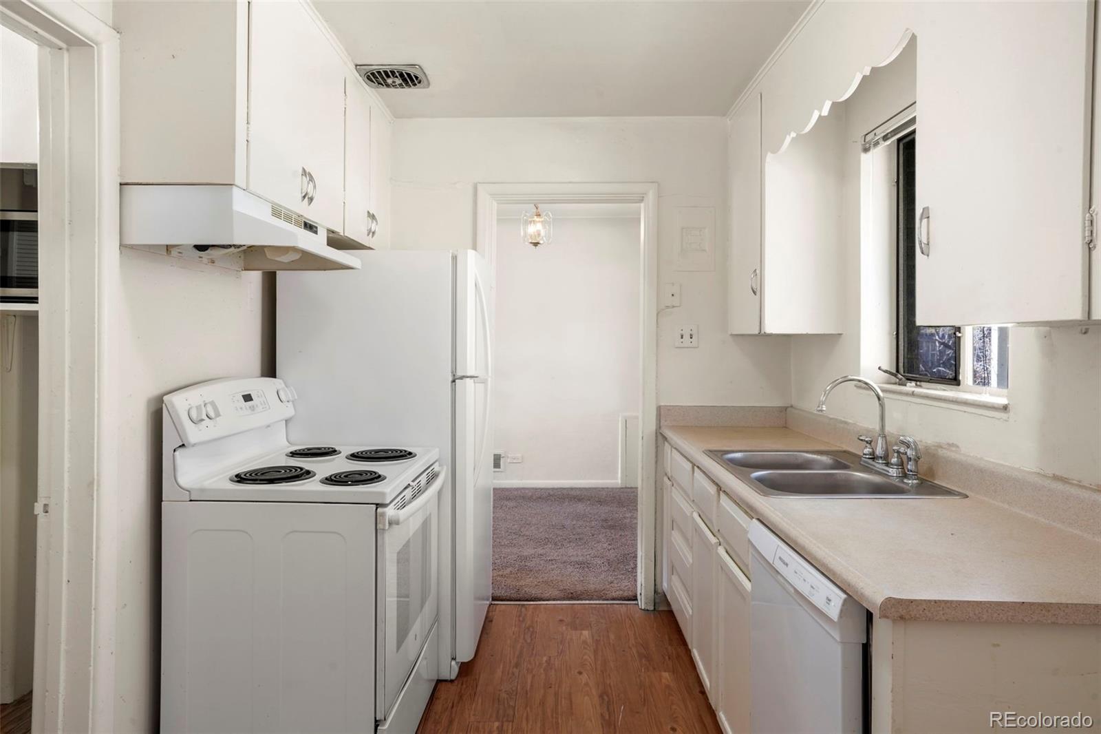 MLS Image #9 for 211  newport street,denver, Colorado