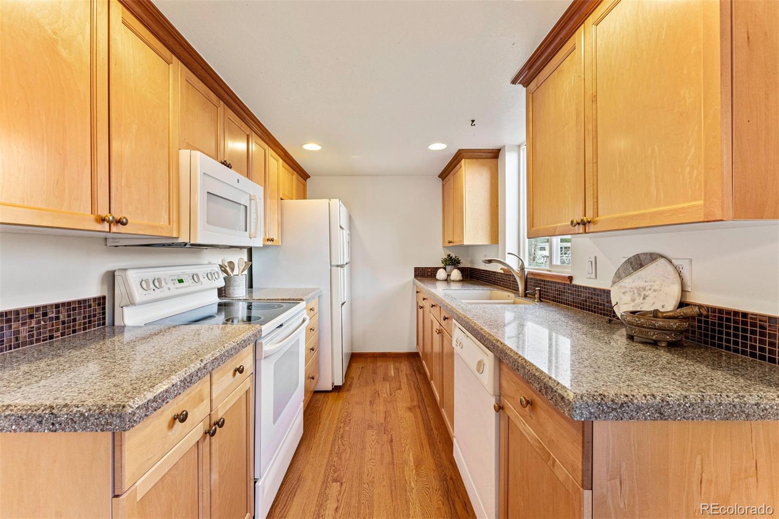 MLS Image #10 for 9573 e louisiana place,denver, Colorado