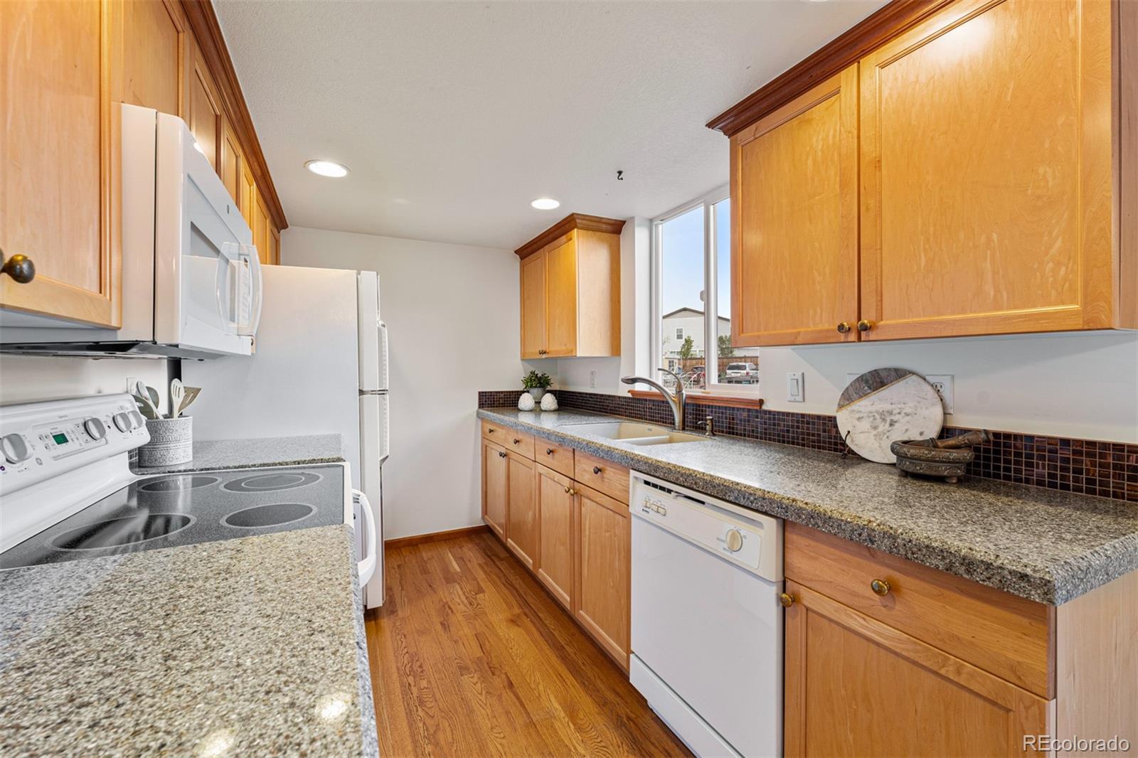 MLS Image #12 for 9573 e louisiana place,denver, Colorado