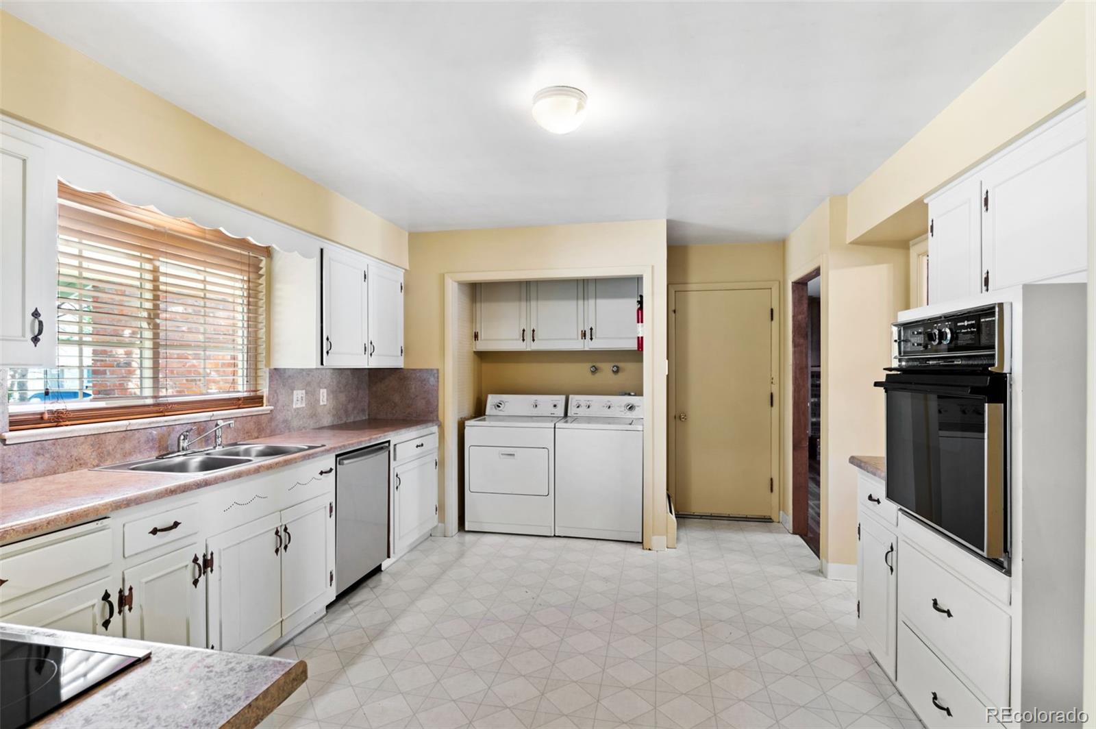 MLS Image #10 for 2718 s langley court,denver, Colorado