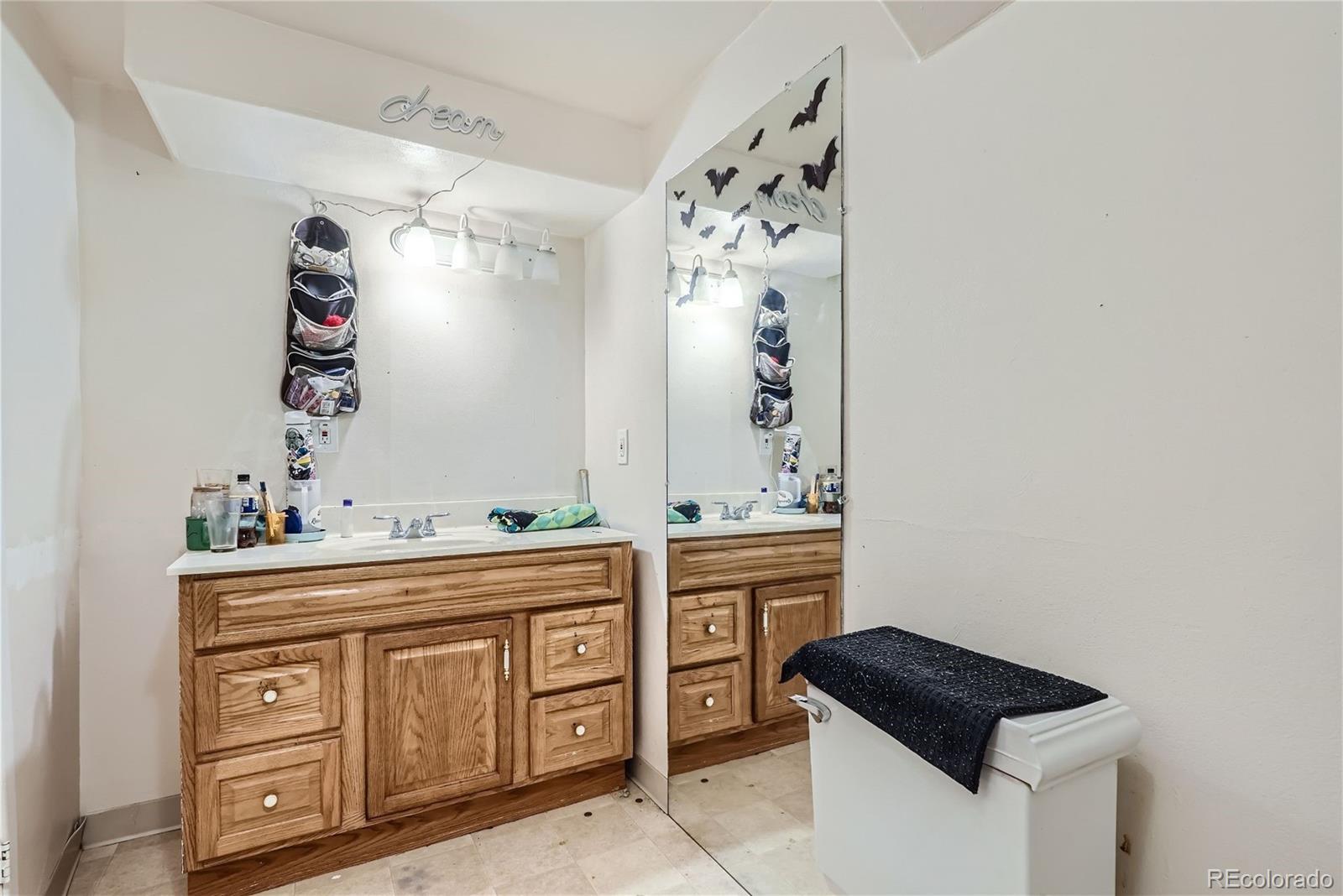 MLS Image #22 for 1369 s vrain way,denver, Colorado