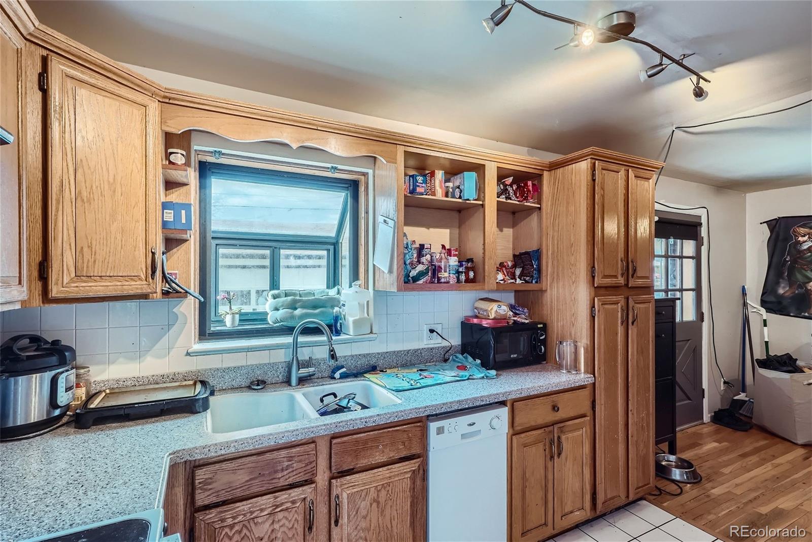 MLS Image #9 for 1369 s vrain way,denver, Colorado