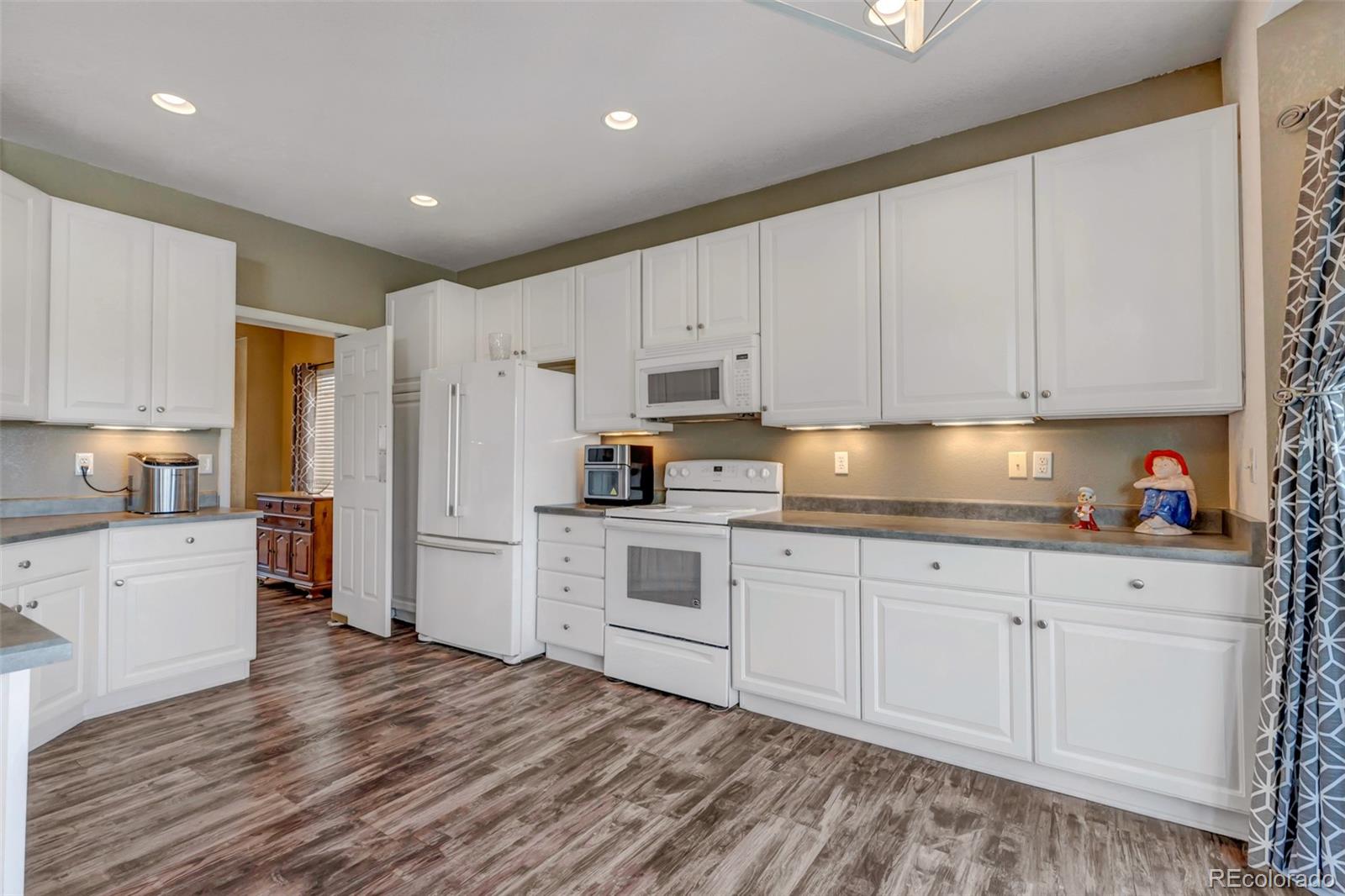 MLS Image #9 for 5984 s ukraine street,aurora, Colorado