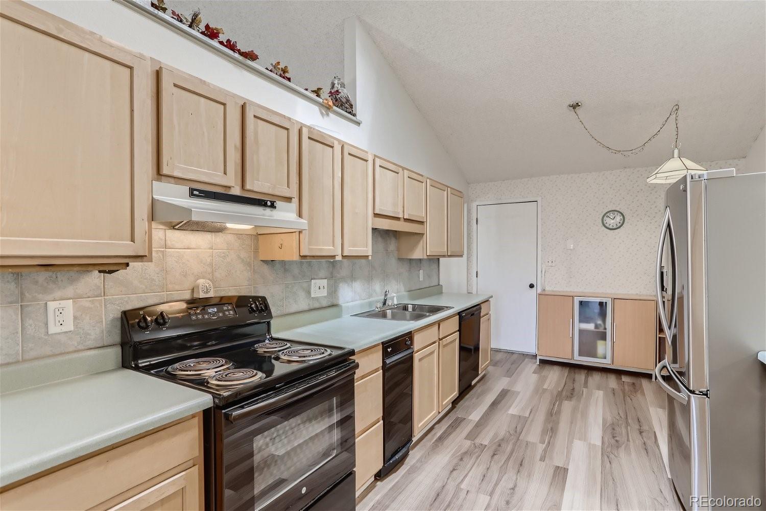 MLS Image #8 for 12052 e maple avenue,aurora, Colorado