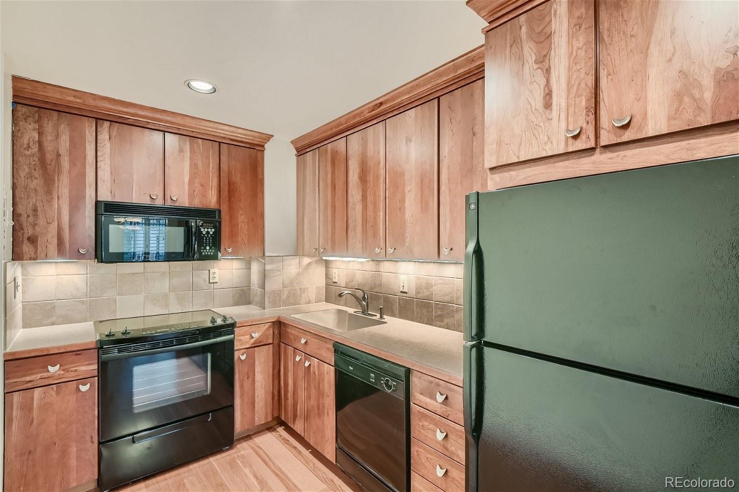 MLS Image #8 for 460 s marion parkway,denver, Colorado