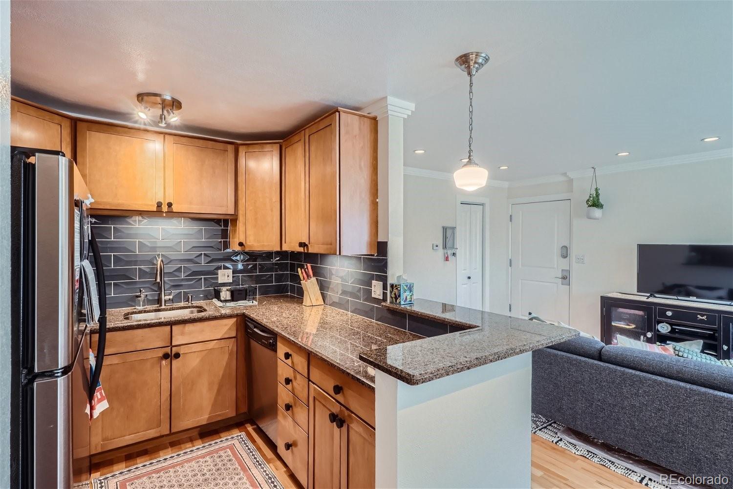 MLS Image #9 for 1055 n corona street 201,denver, Colorado