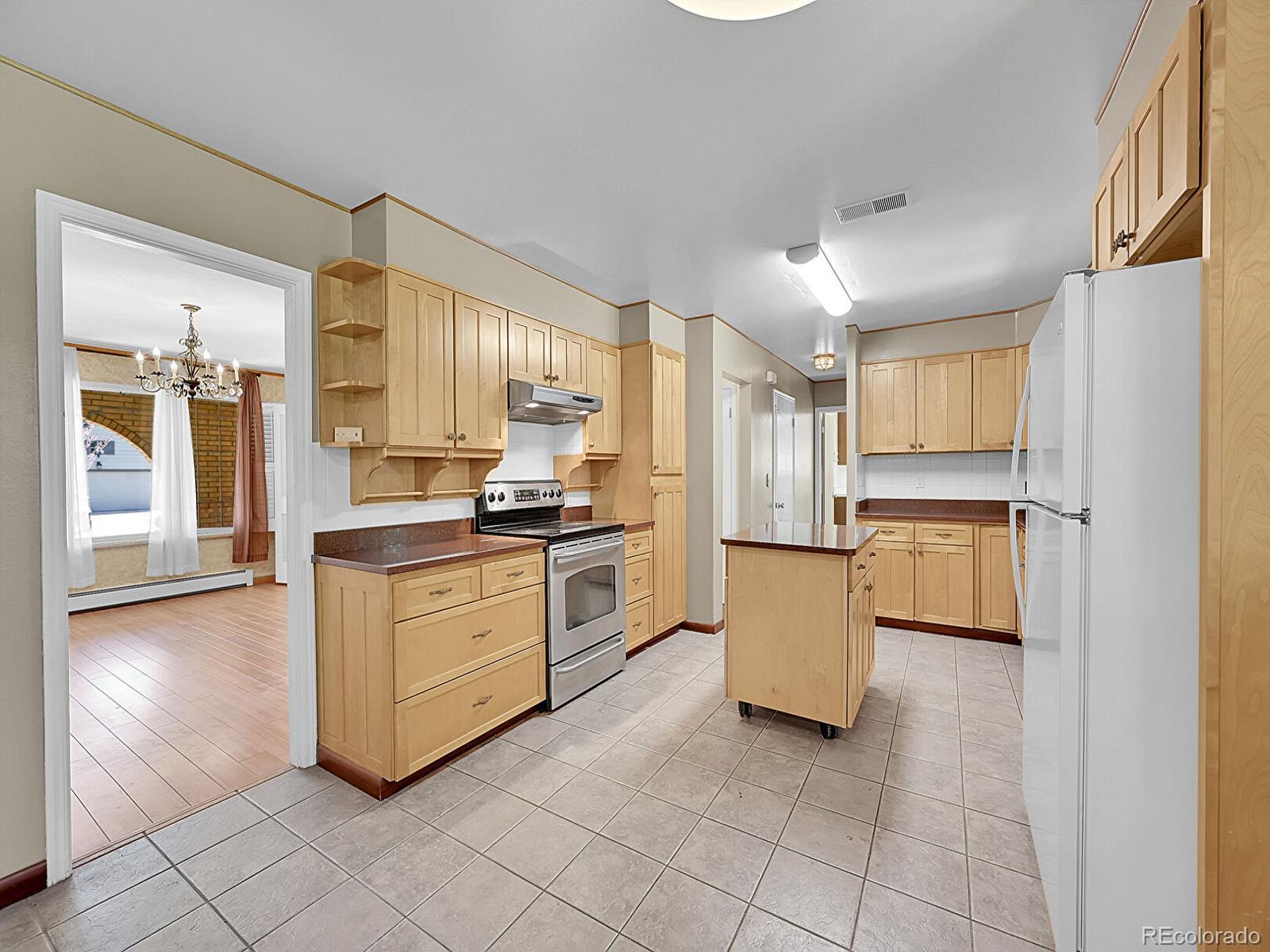 MLS Image #11 for 3841 s magnolia way,denver, Colorado