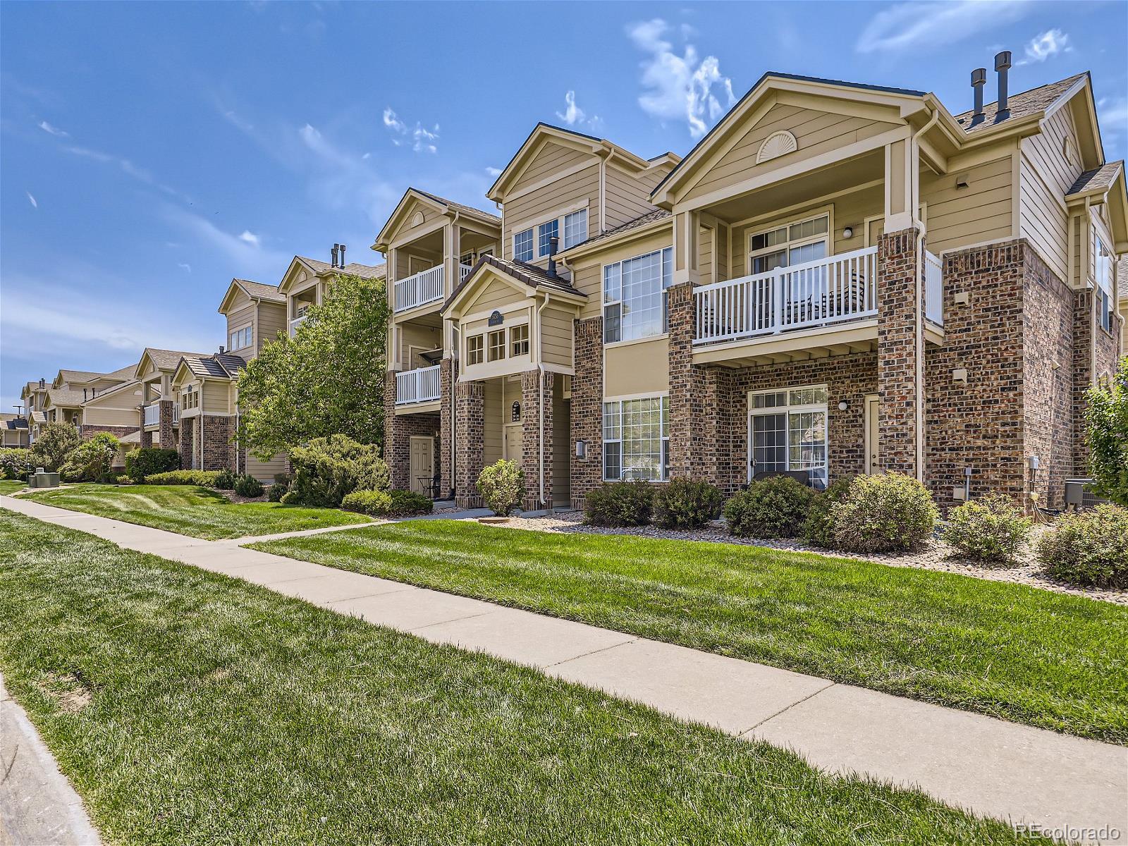 MLS Image #2 for 5755 n genoa way,aurora, Colorado