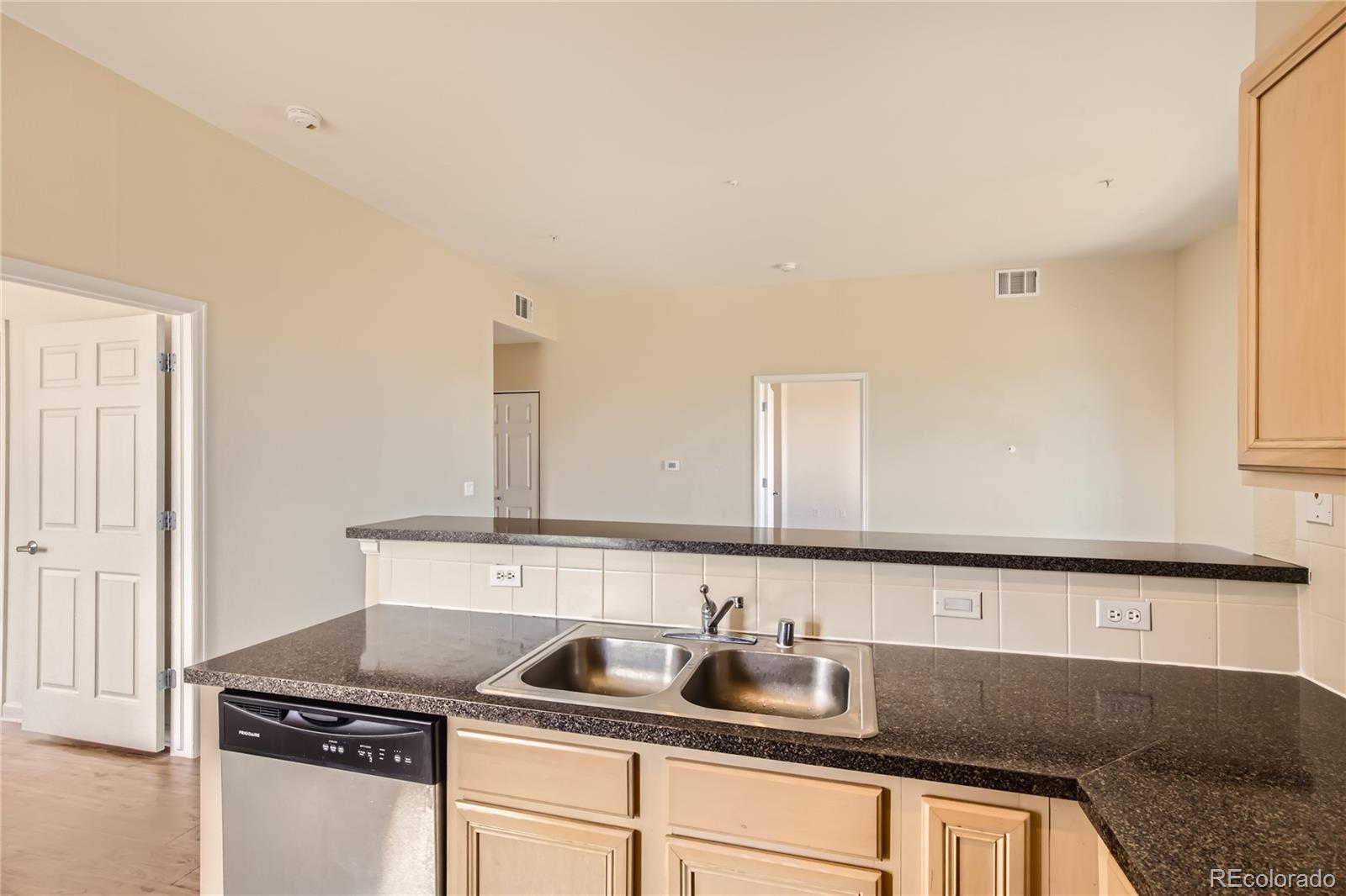 MLS Image #7 for 15475  andrews drive,denver, Colorado