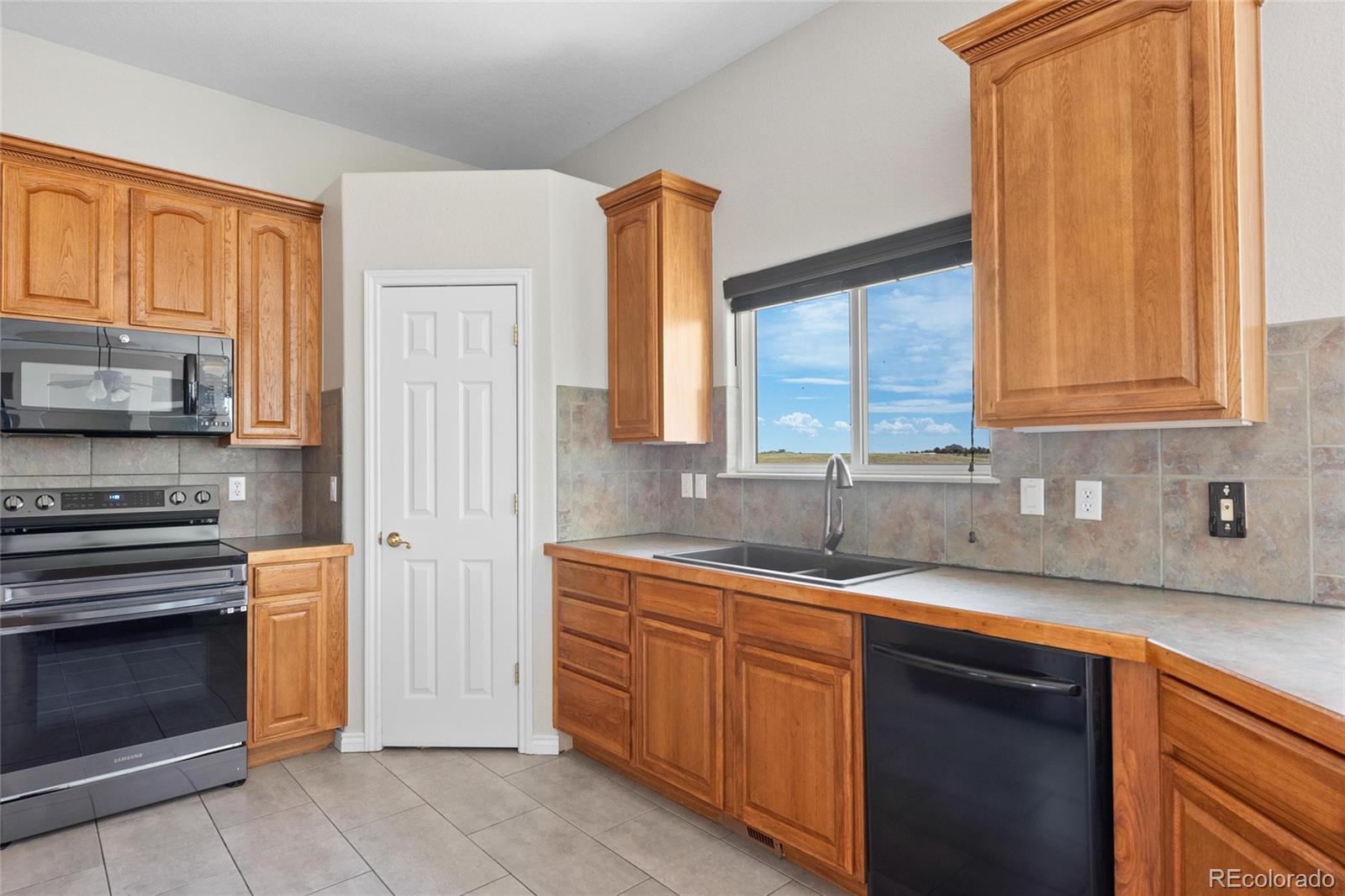 MLS Image #9 for 40990  rendezvous circle,elizabeth, Colorado