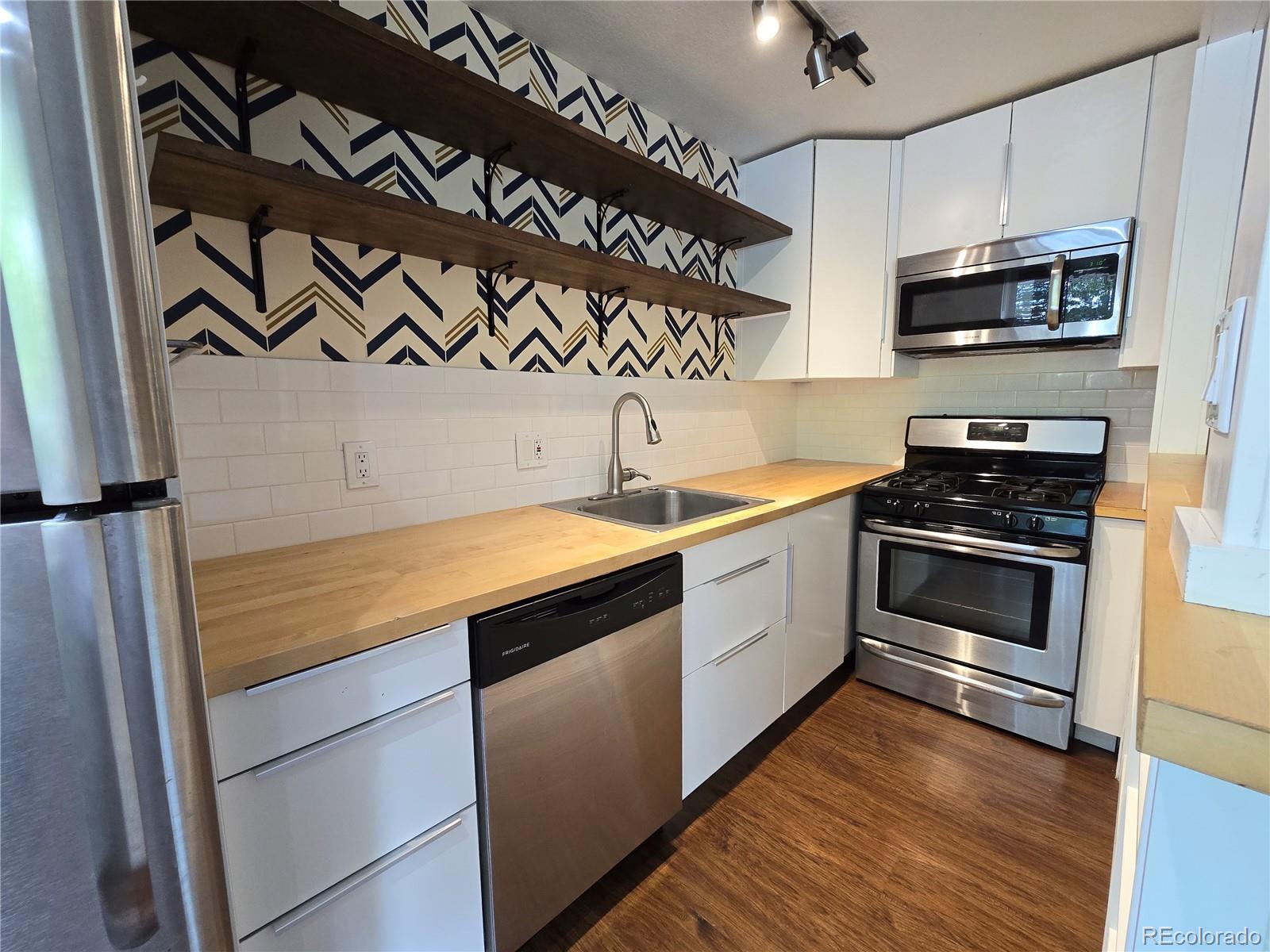 MLS Image #10 for 1196 n grant street 112,denver, Colorado