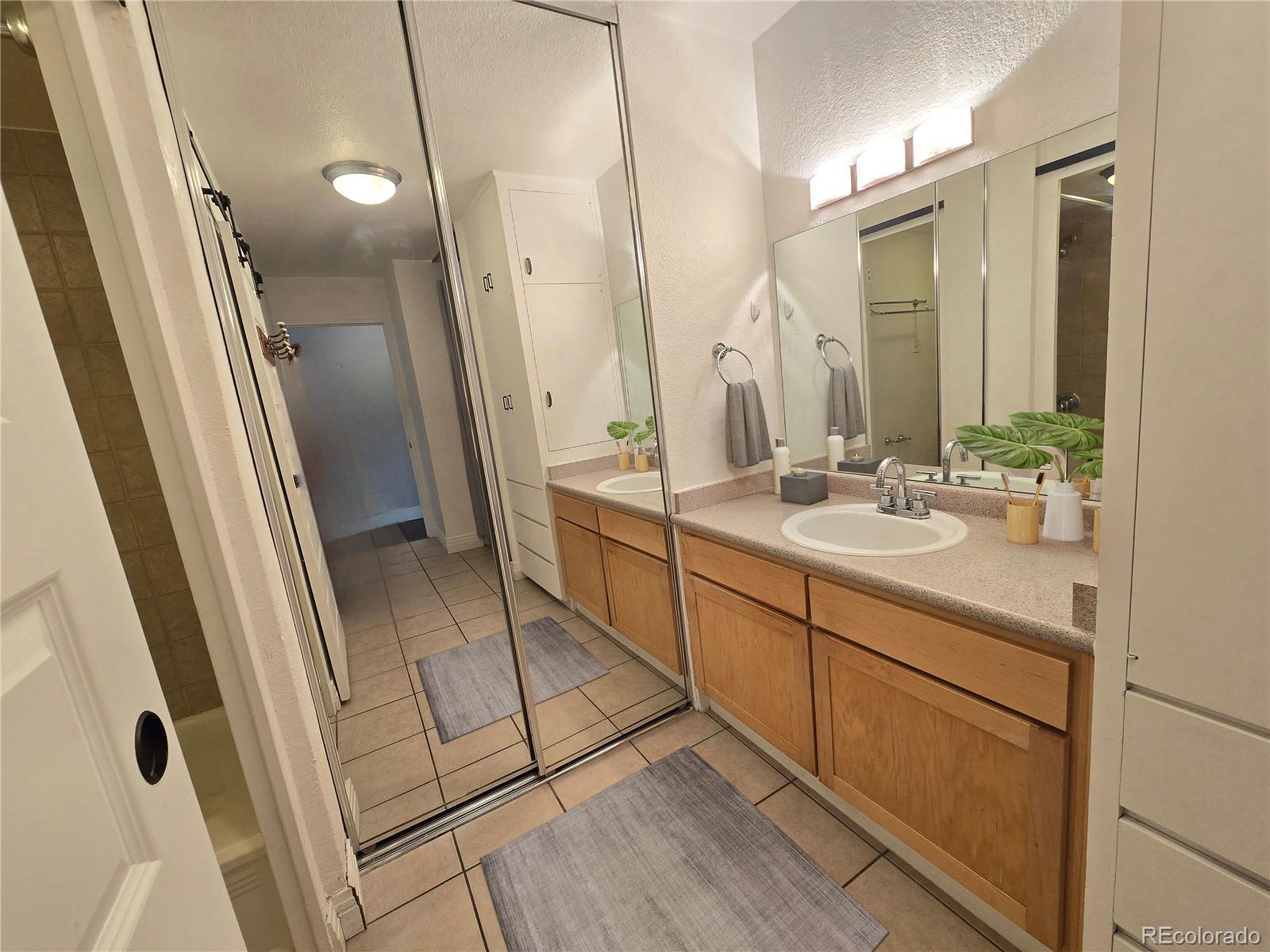 MLS Image #21 for 1196 n grant street 112,denver, Colorado