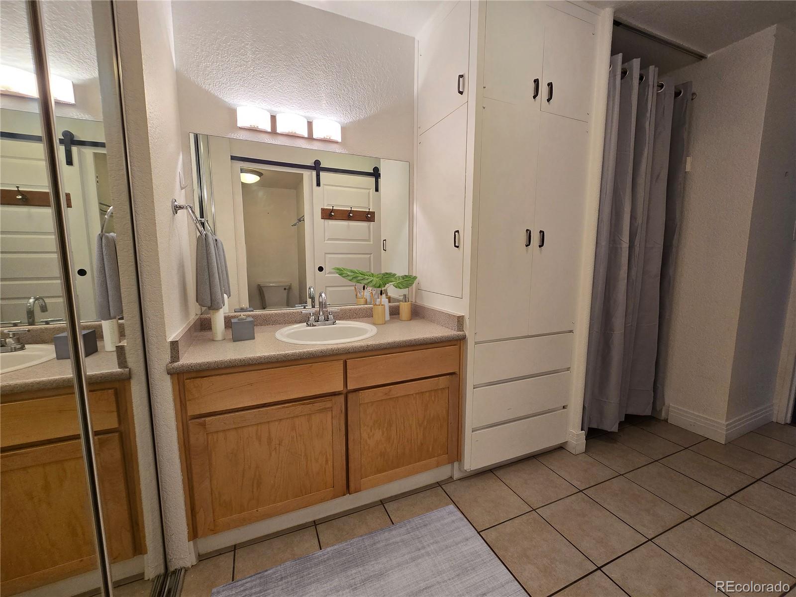 MLS Image #23 for 1196 n grant street 112,denver, Colorado