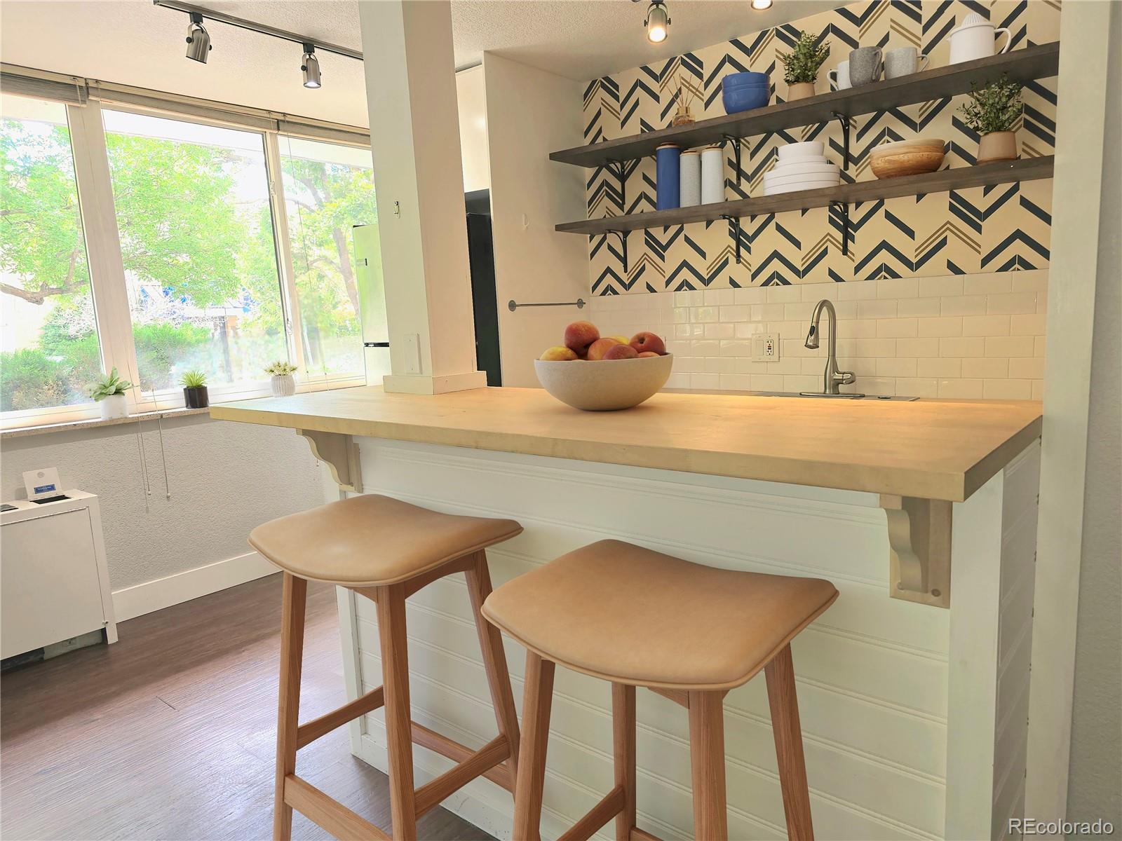 MLS Image #4 for 1196 n grant street 112,denver, Colorado
