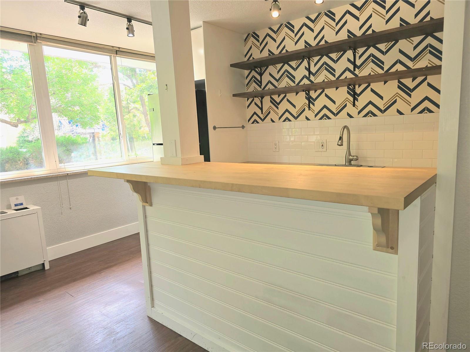 MLS Image #5 for 1196 n grant street 112,denver, Colorado