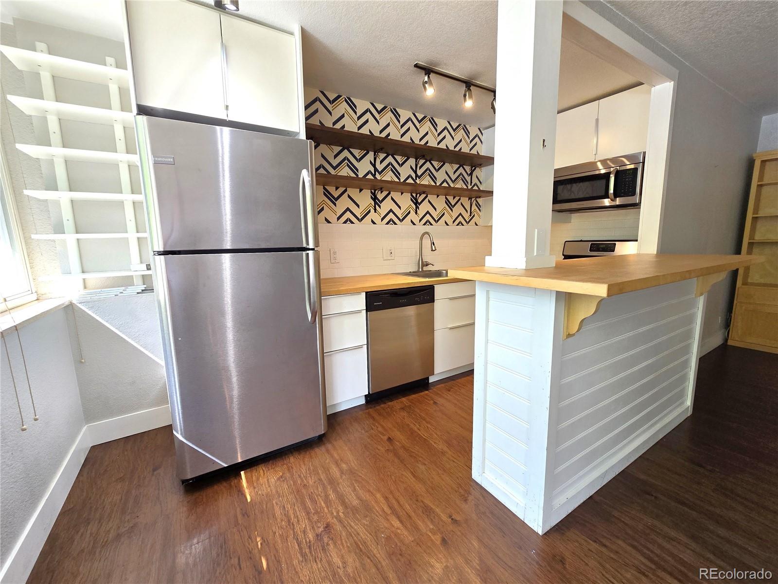 MLS Image #9 for 1196 n grant street 112,denver, Colorado
