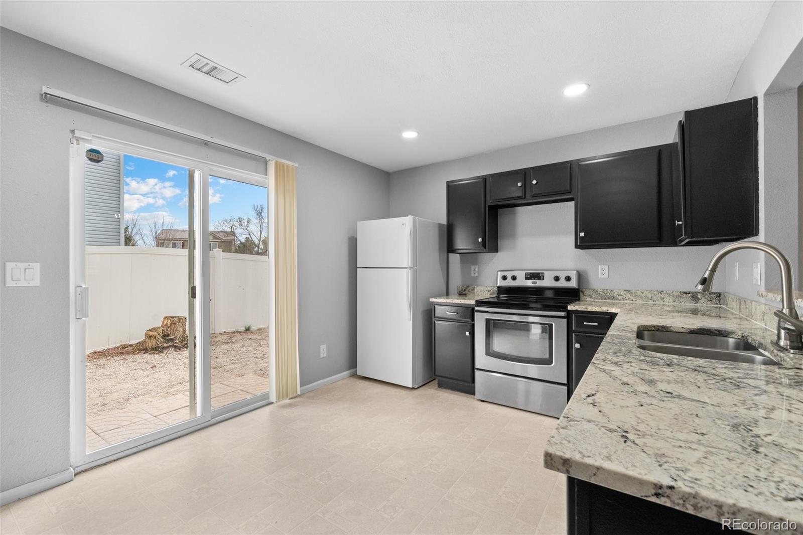 MLS Image #17 for 18614 e 43rd place,denver, Colorado