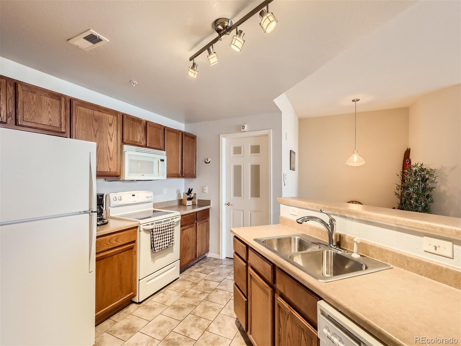 MLS Image #11 for 5705 n genoa way 204,aurora, Colorado